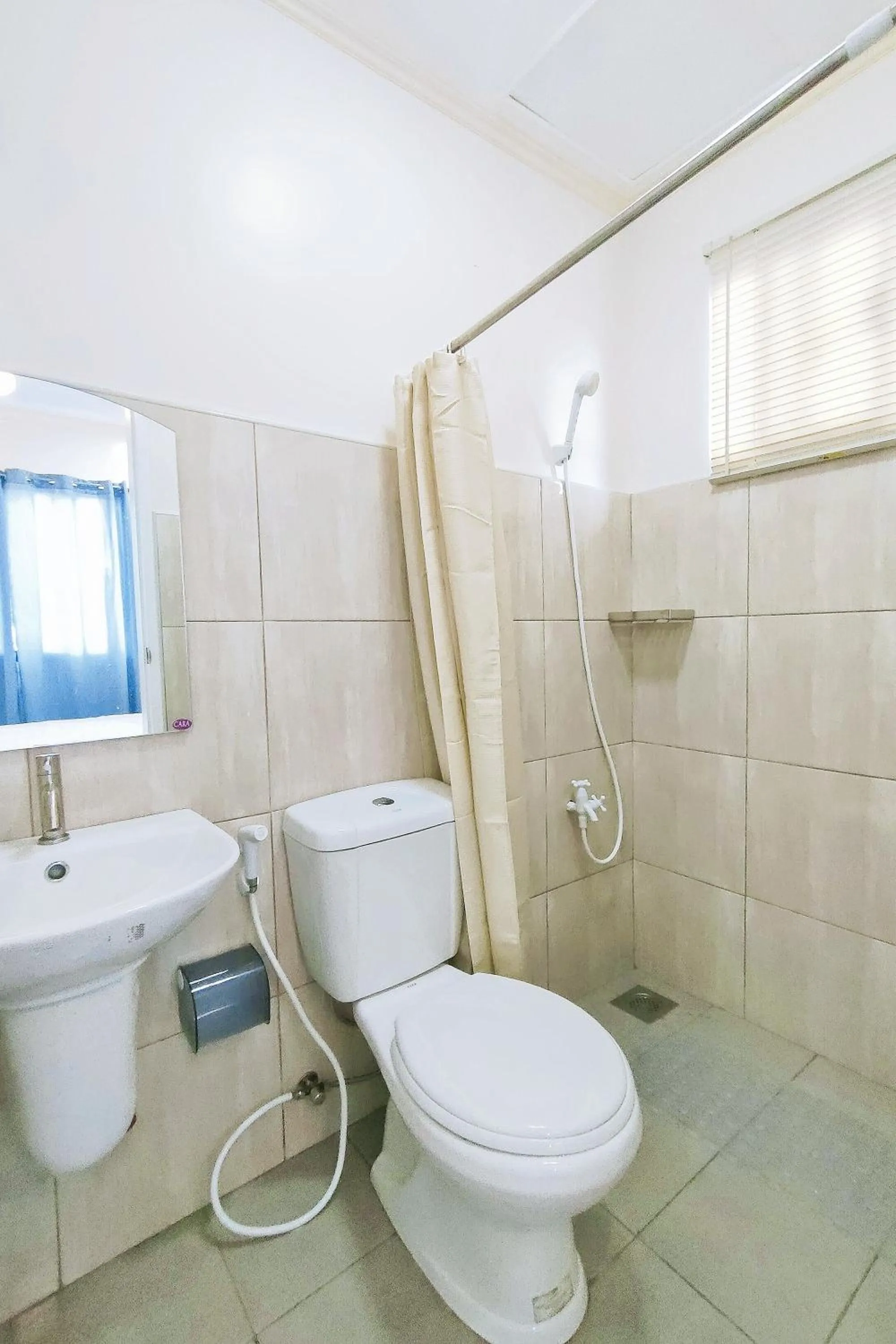 Bathroom in Intoy's Place Panglao near Beach