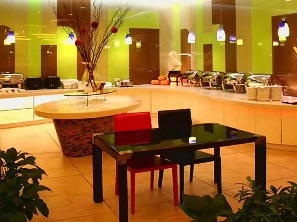 Restaurant/places to eat in Tomolo Hotel Wuzhan Branch