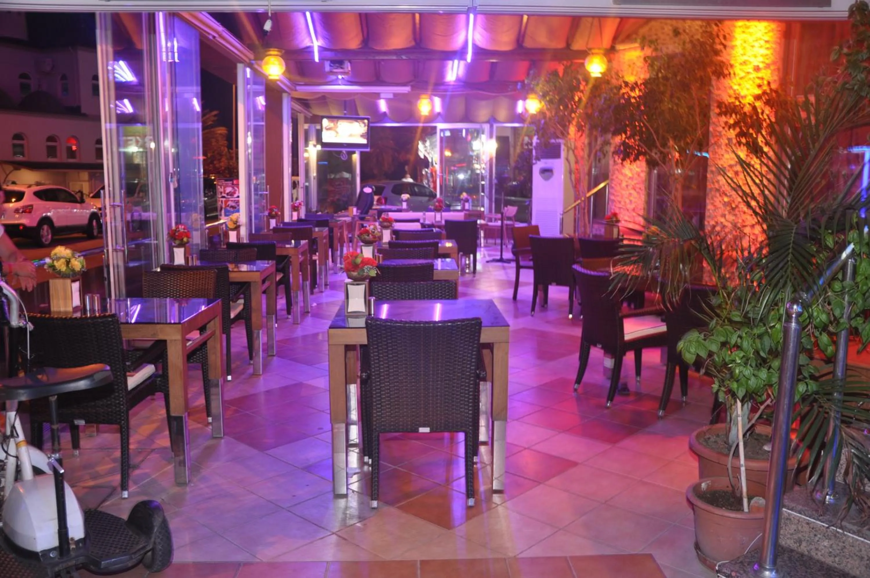 Dining area in Kleopatra Ikiz Hotel