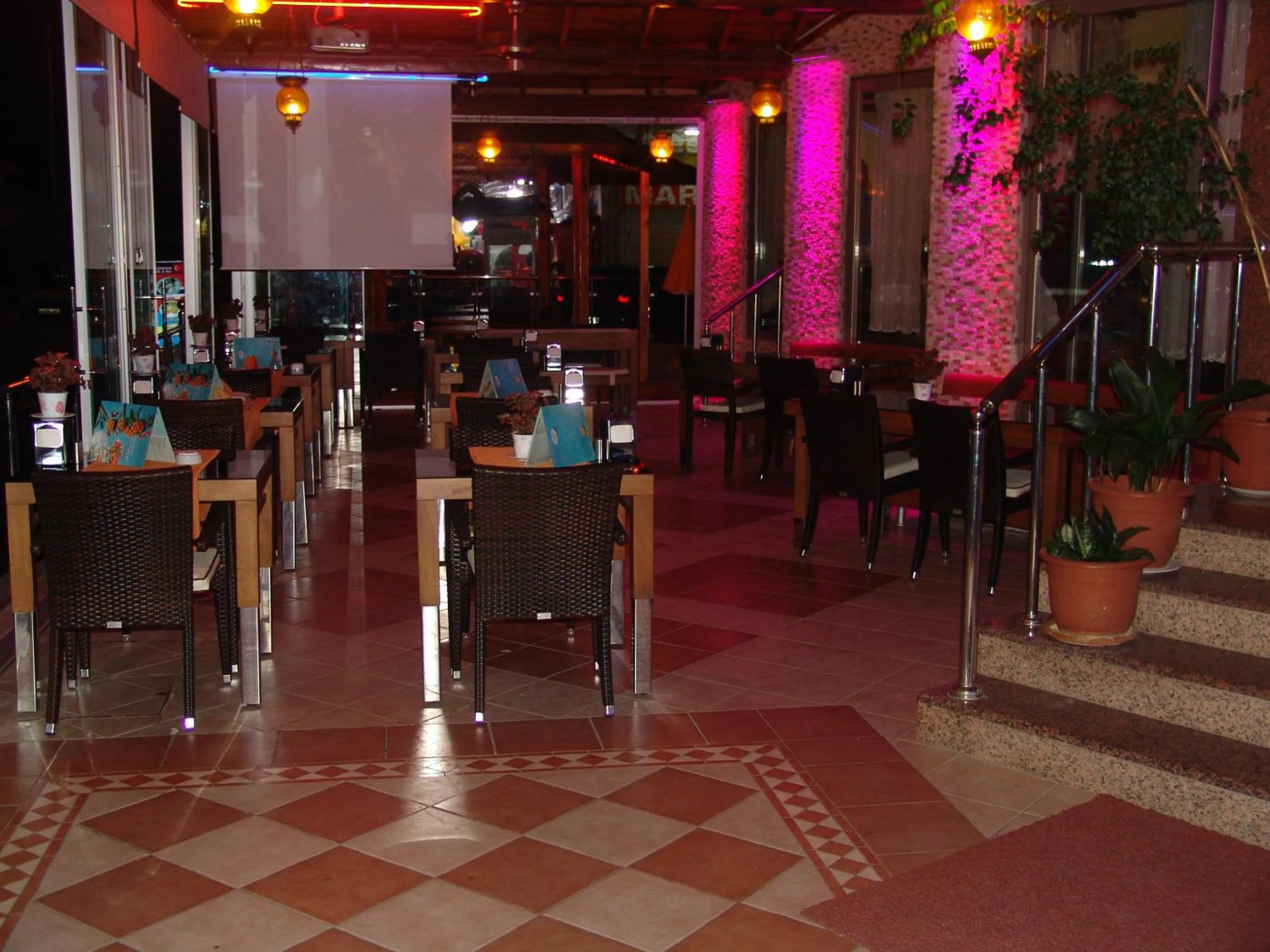 Dining area in Kleopatra Ikiz Hotel