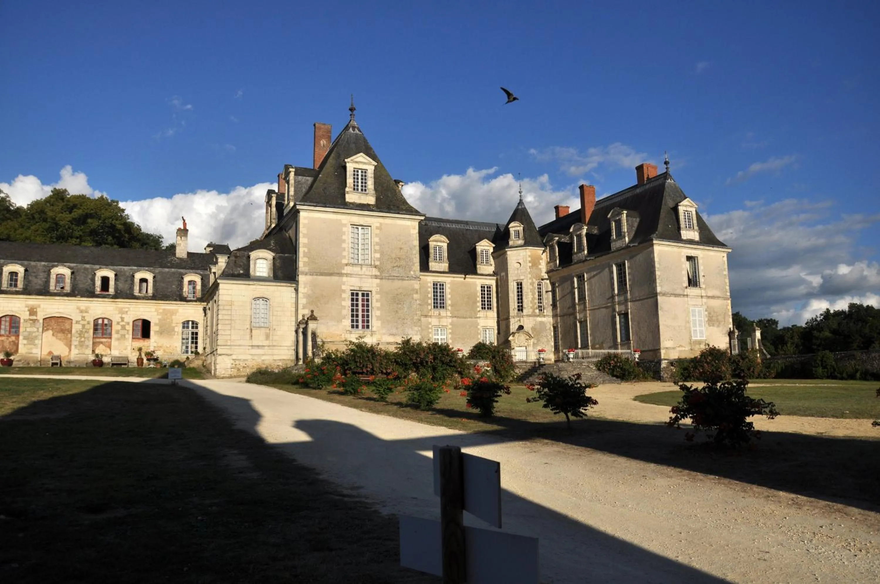 Property building in Chambres d'hôtes au Château de Gizeux