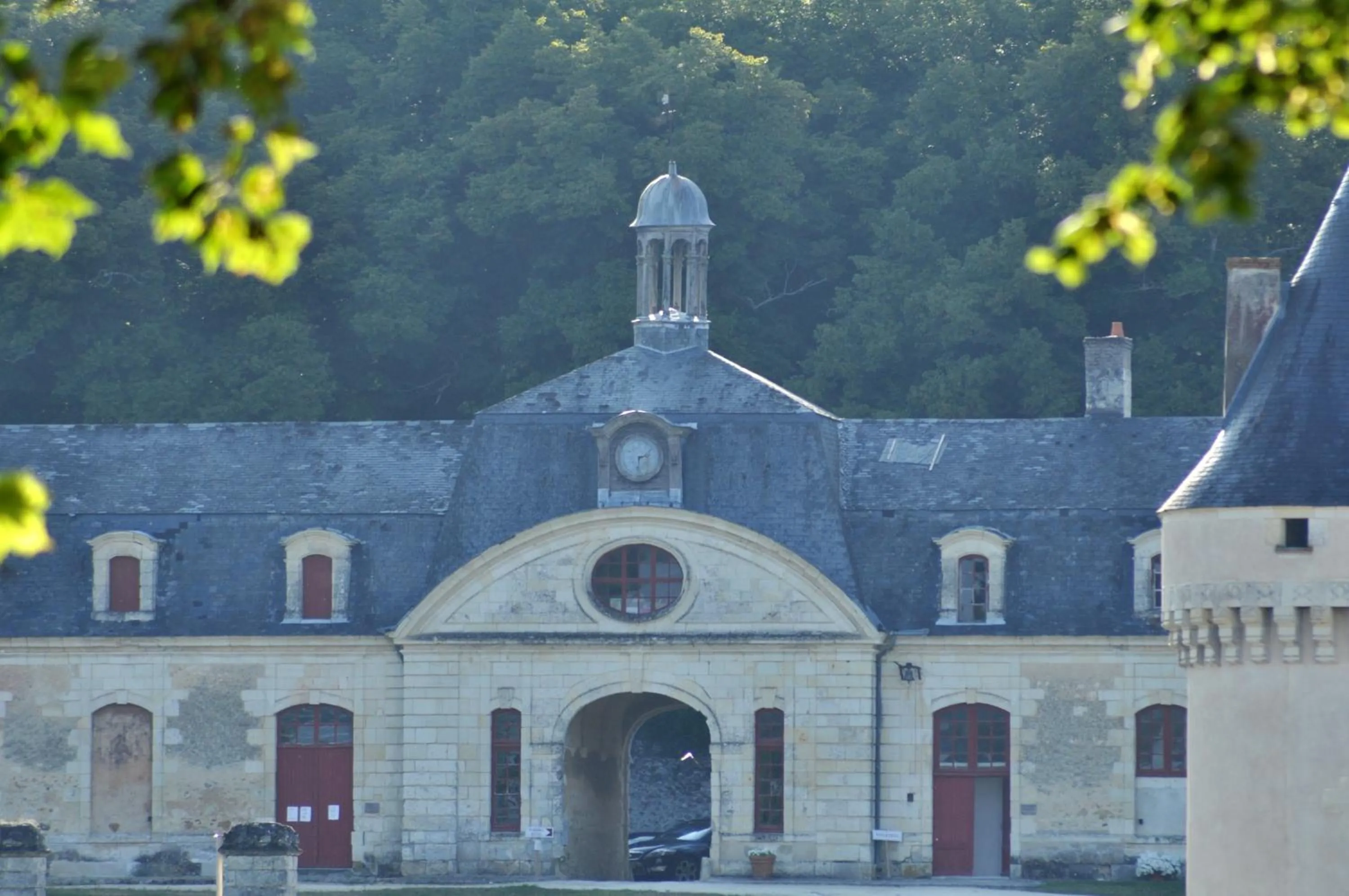Property building in Chambres d'hôtes au Château de Gizeux