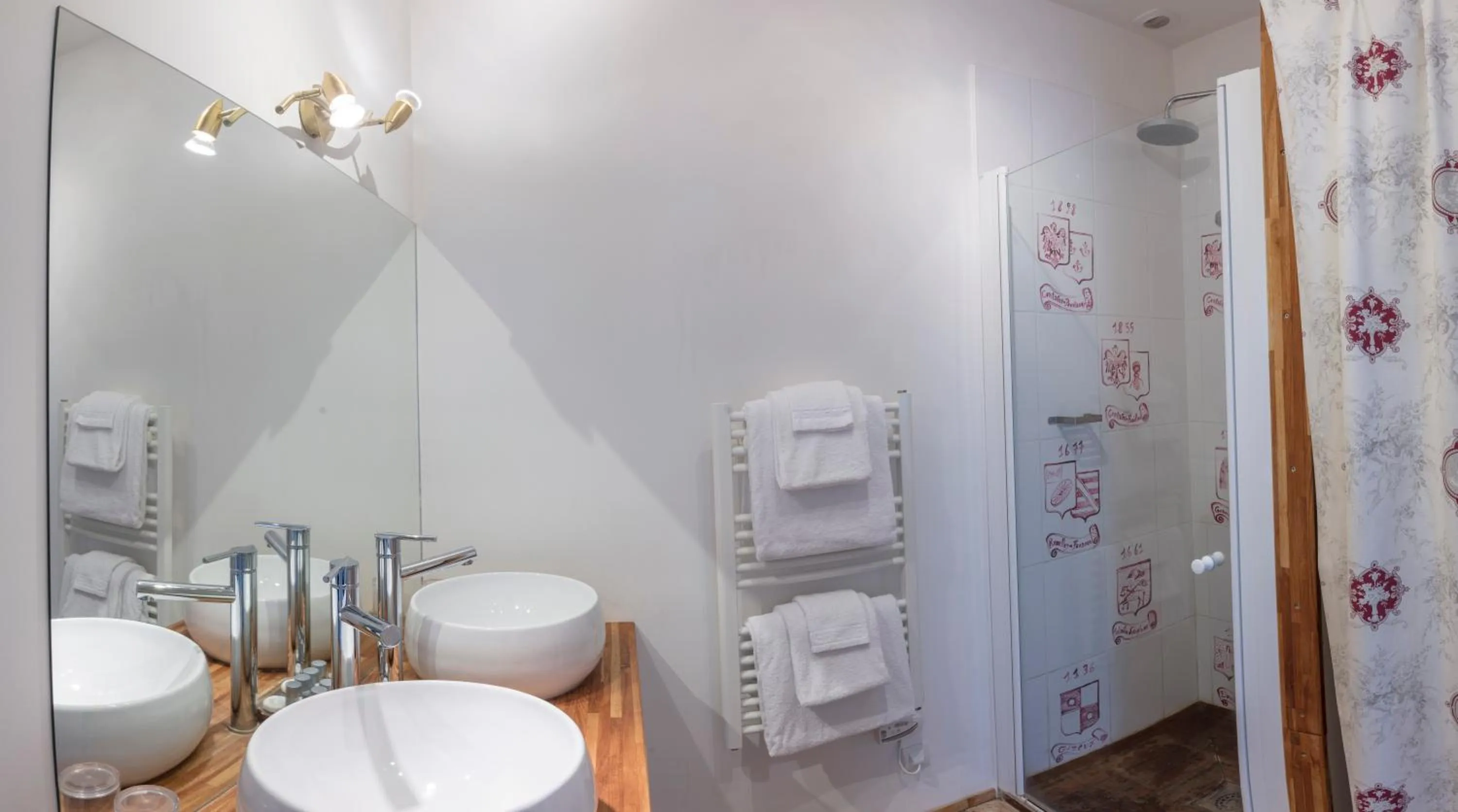 Bathroom in Chambres d'hôtes au Château de Gizeux