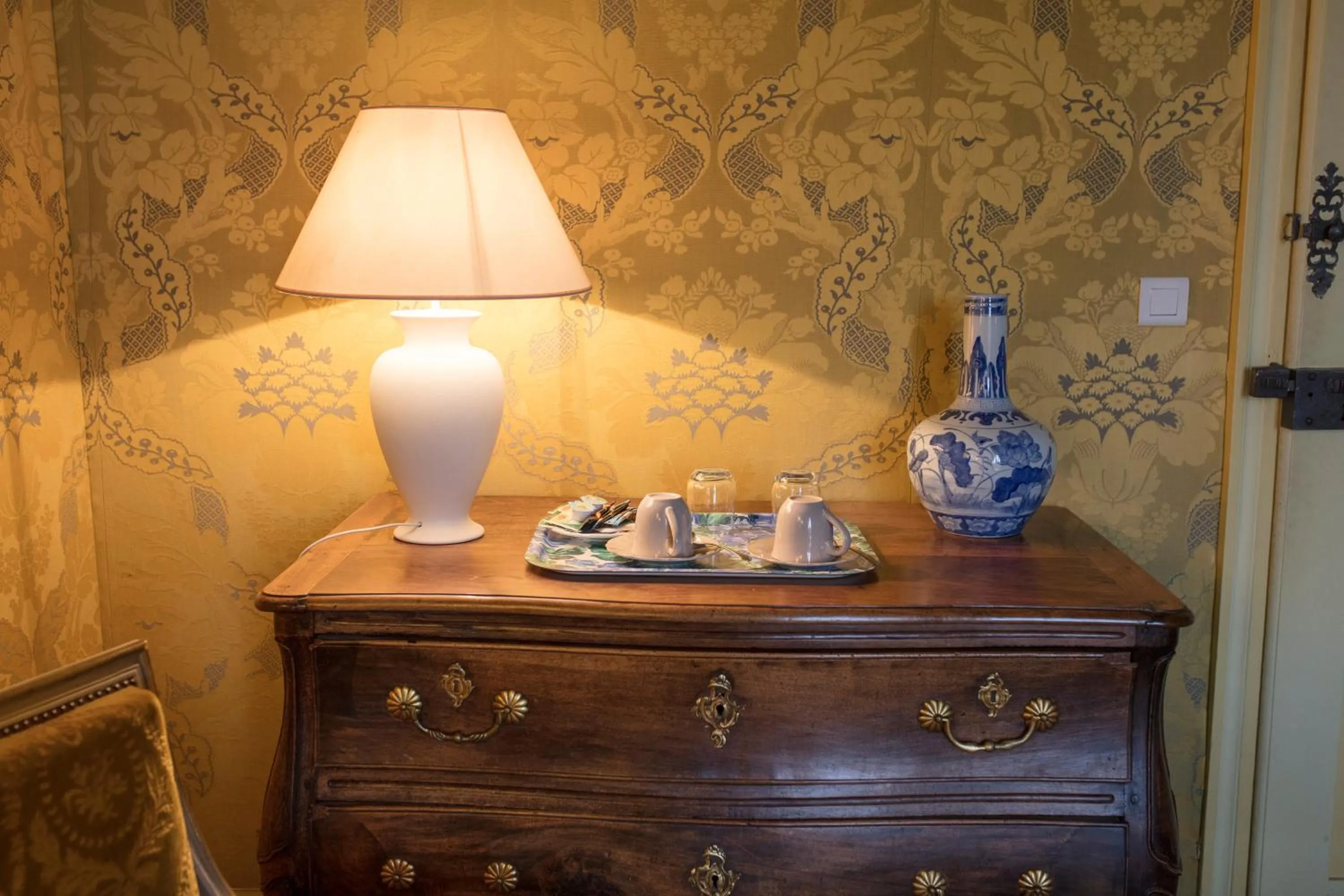 Coffee/tea facilities in Chambres d'hôtes au Château de Gizeux
