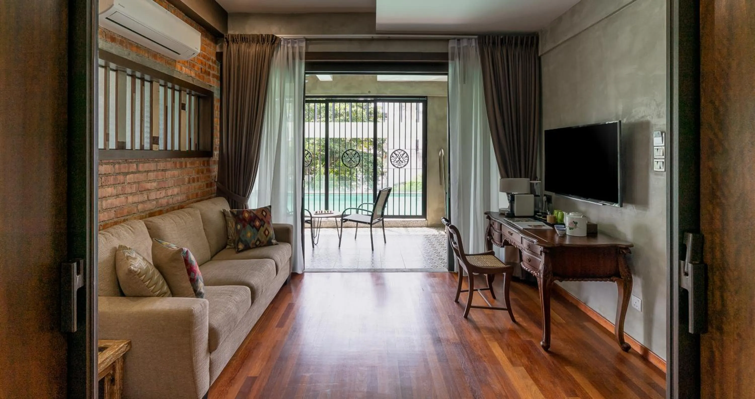 Communal lounge/ TV room in Treasures Hotel and Suites