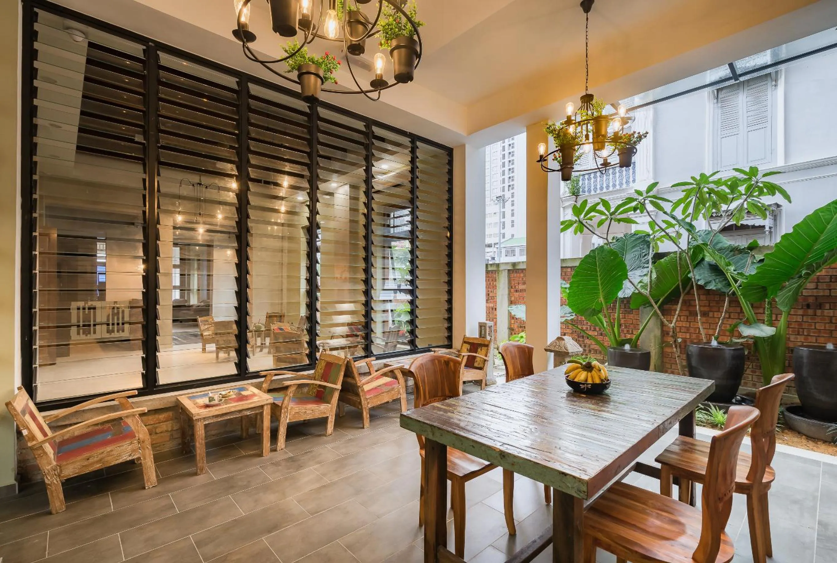 Restaurant/places to eat in Treasures Hotel and Suites