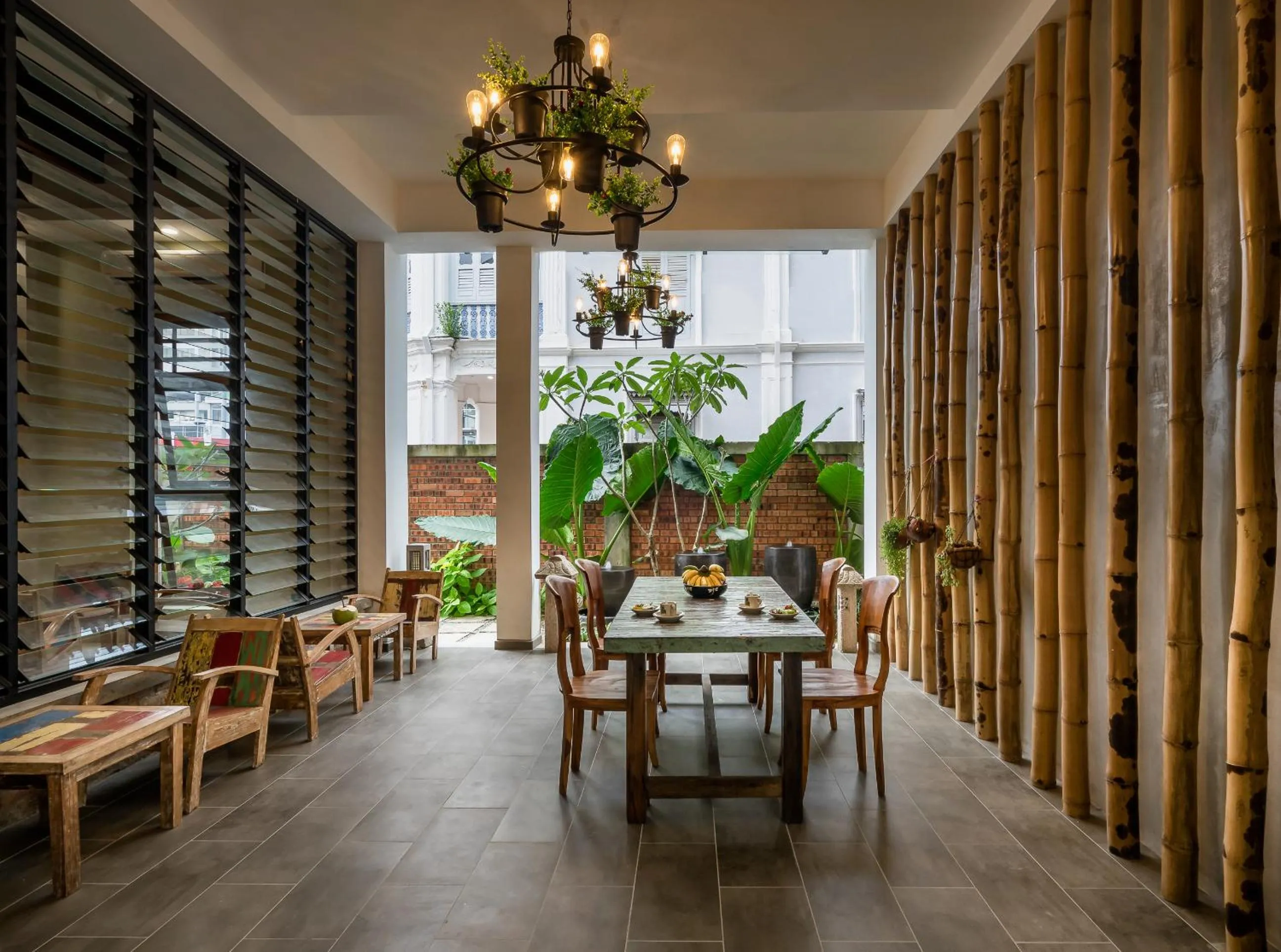 Restaurant/places to eat in Treasures Hotel and Suites