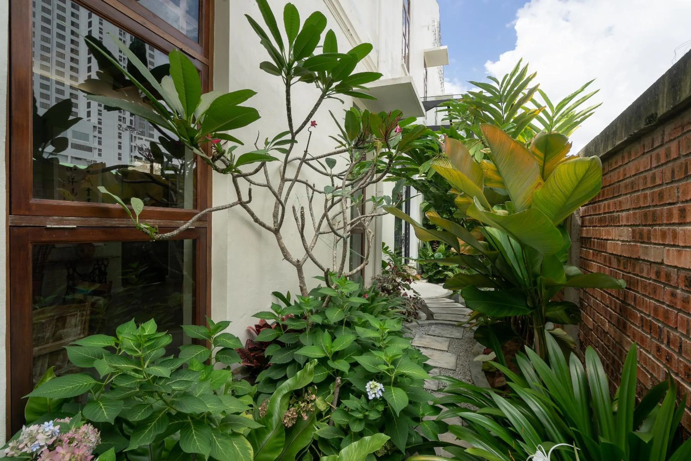 Day in Treasures Hotel and Suites