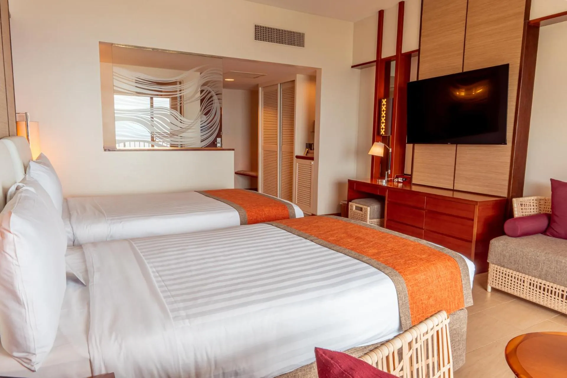 View (from property/room), Bed in Hotel Nikko Guam