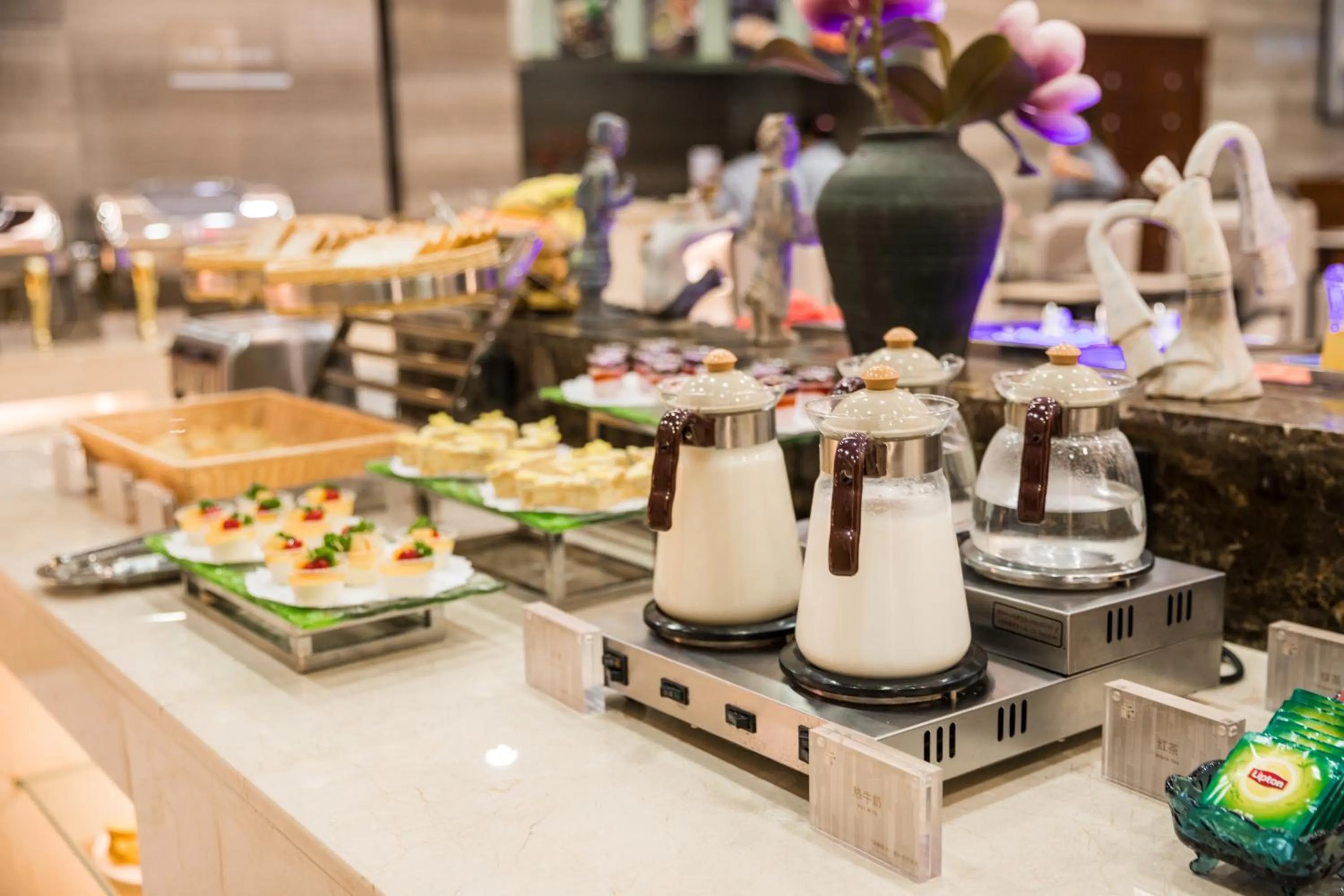 Buffet breakfast in Metropolo Jinjiang Xuzhou Railway Station Suning Plaza Chudu