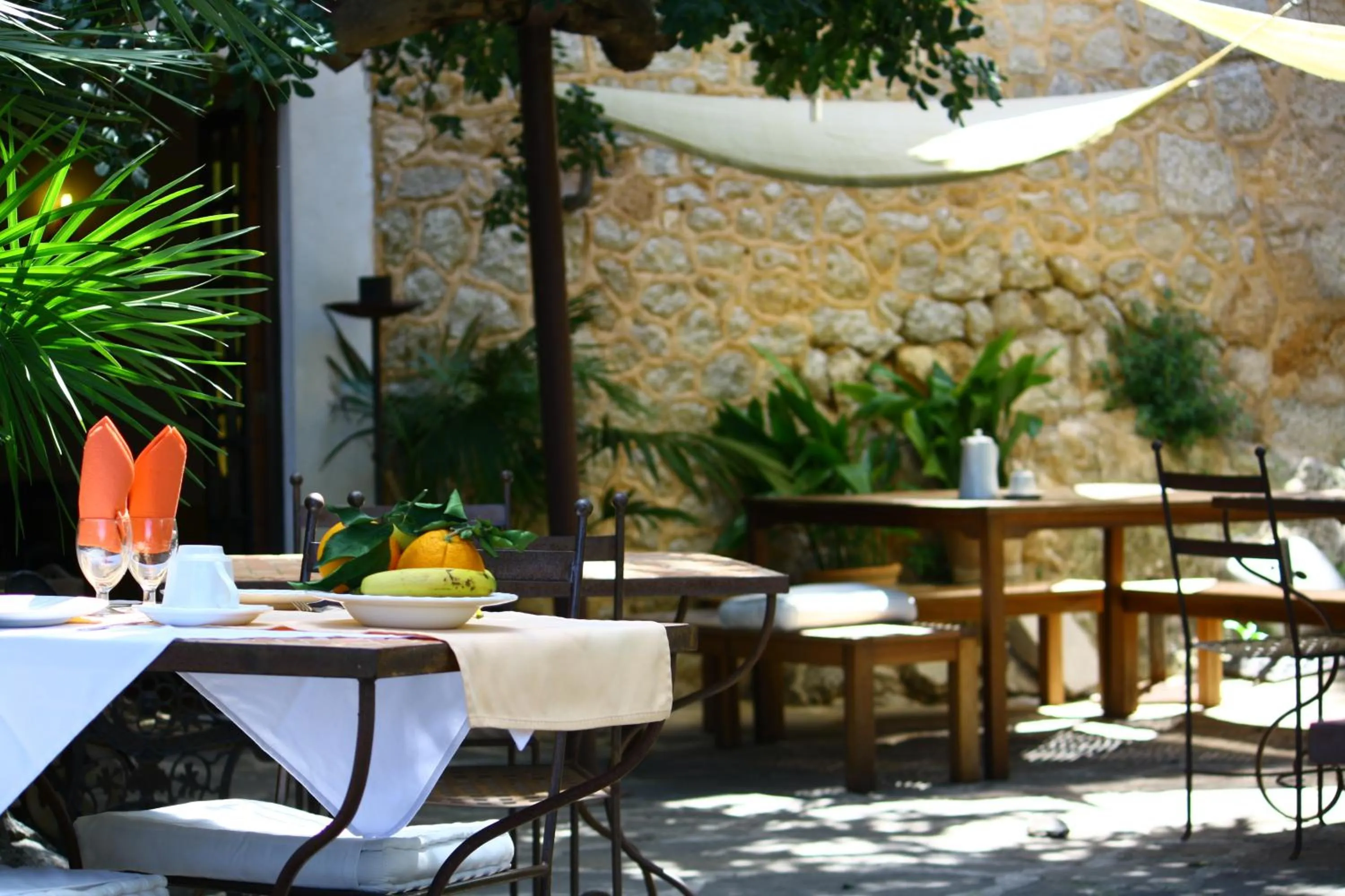 Restaurant/places to eat in Sa Plana Petit Hotel