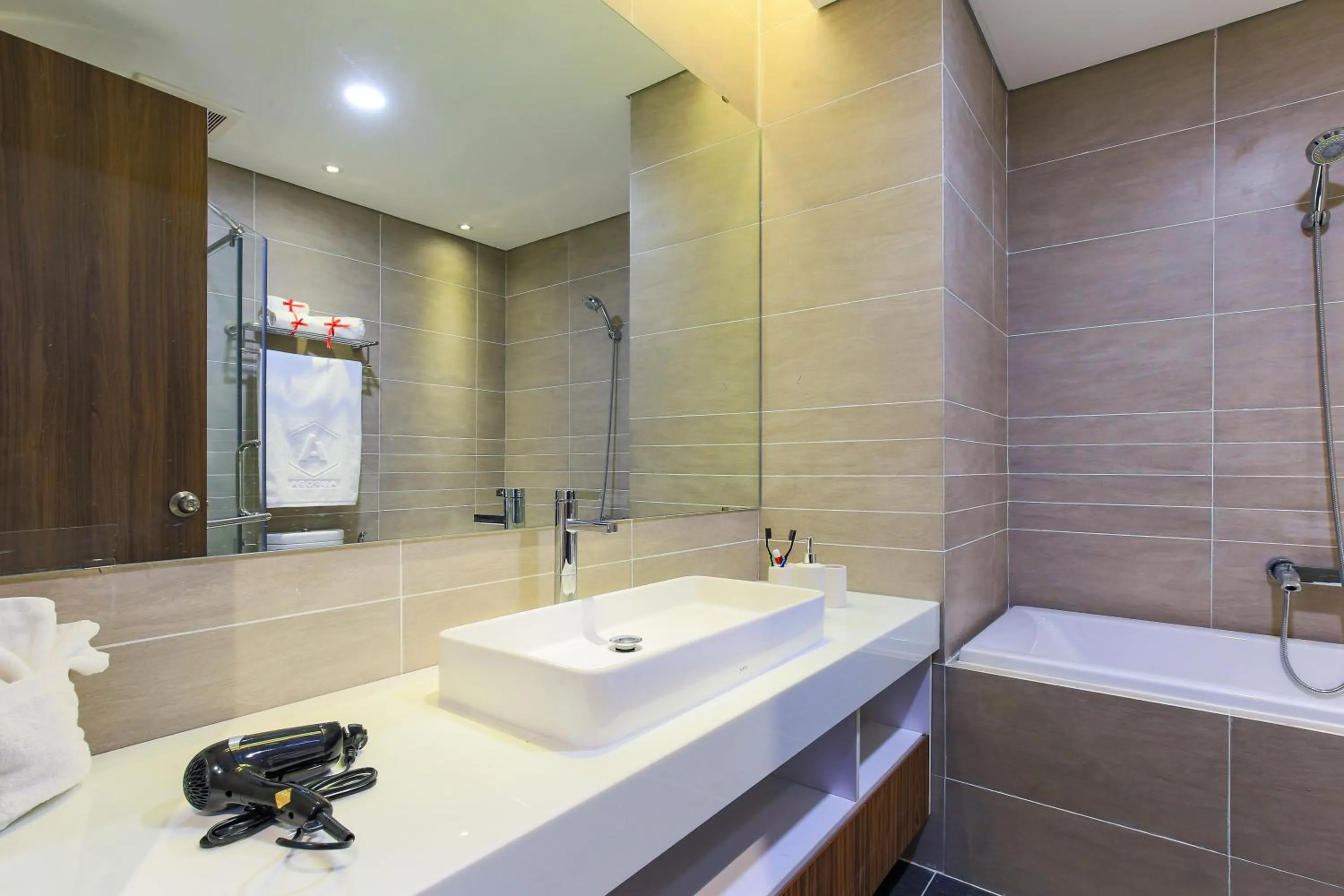 Hot Tub in Aurora Serviced Apartments