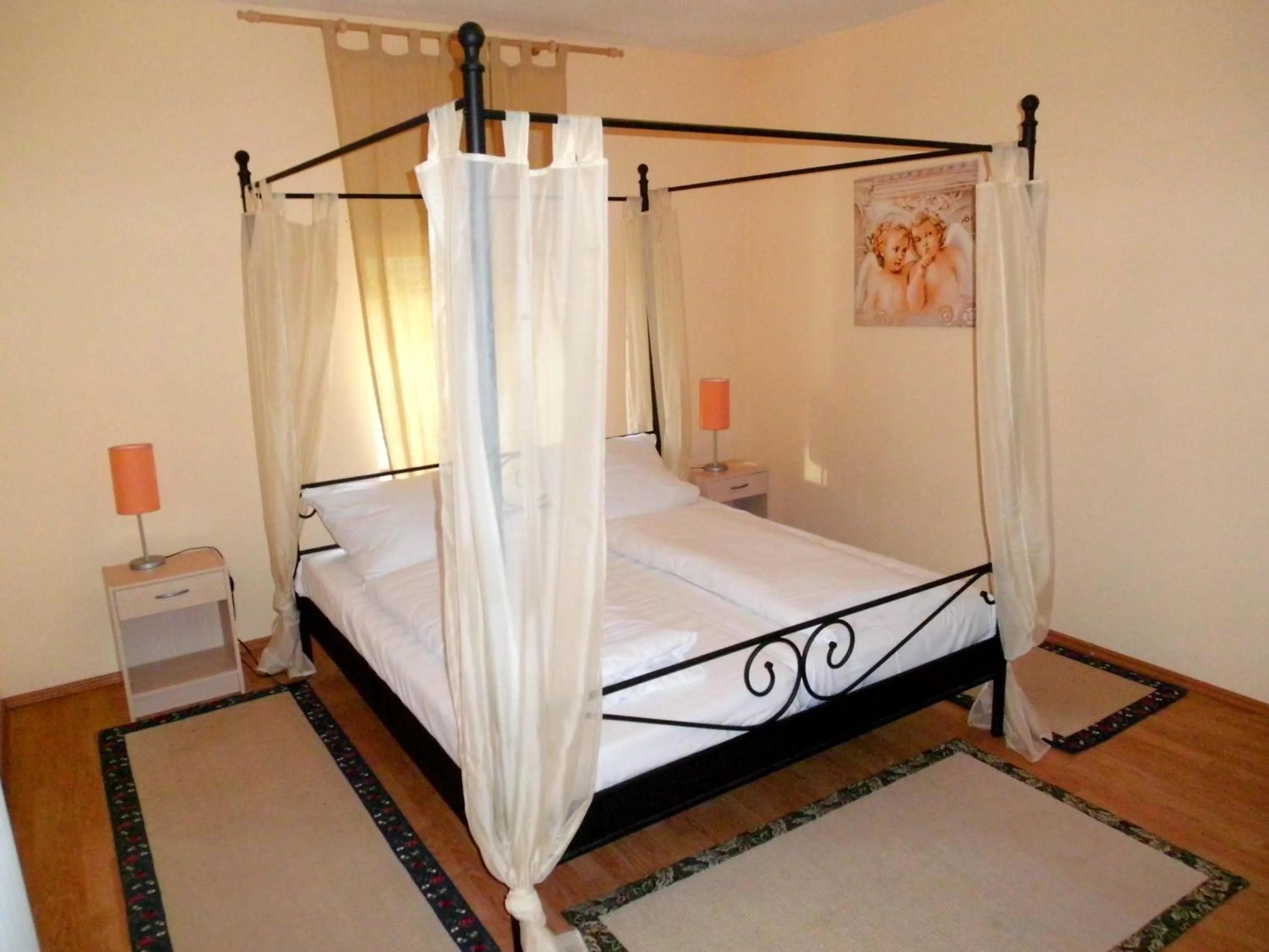 Decorative detail, Bed in HAHNE'S Hotel and Boarding