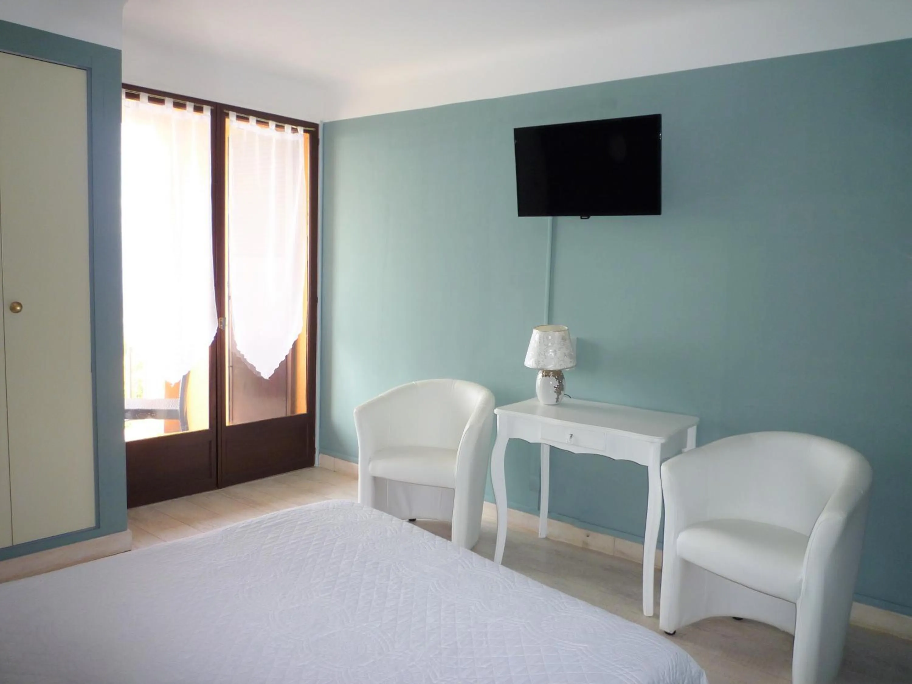 Photo of the whole room, Bed in Hotel Celine