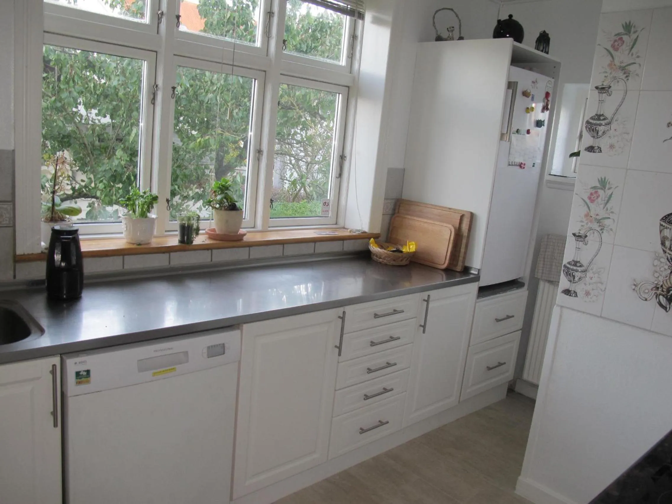 Communal kitchen in Guesthouse Sharon Aarhus