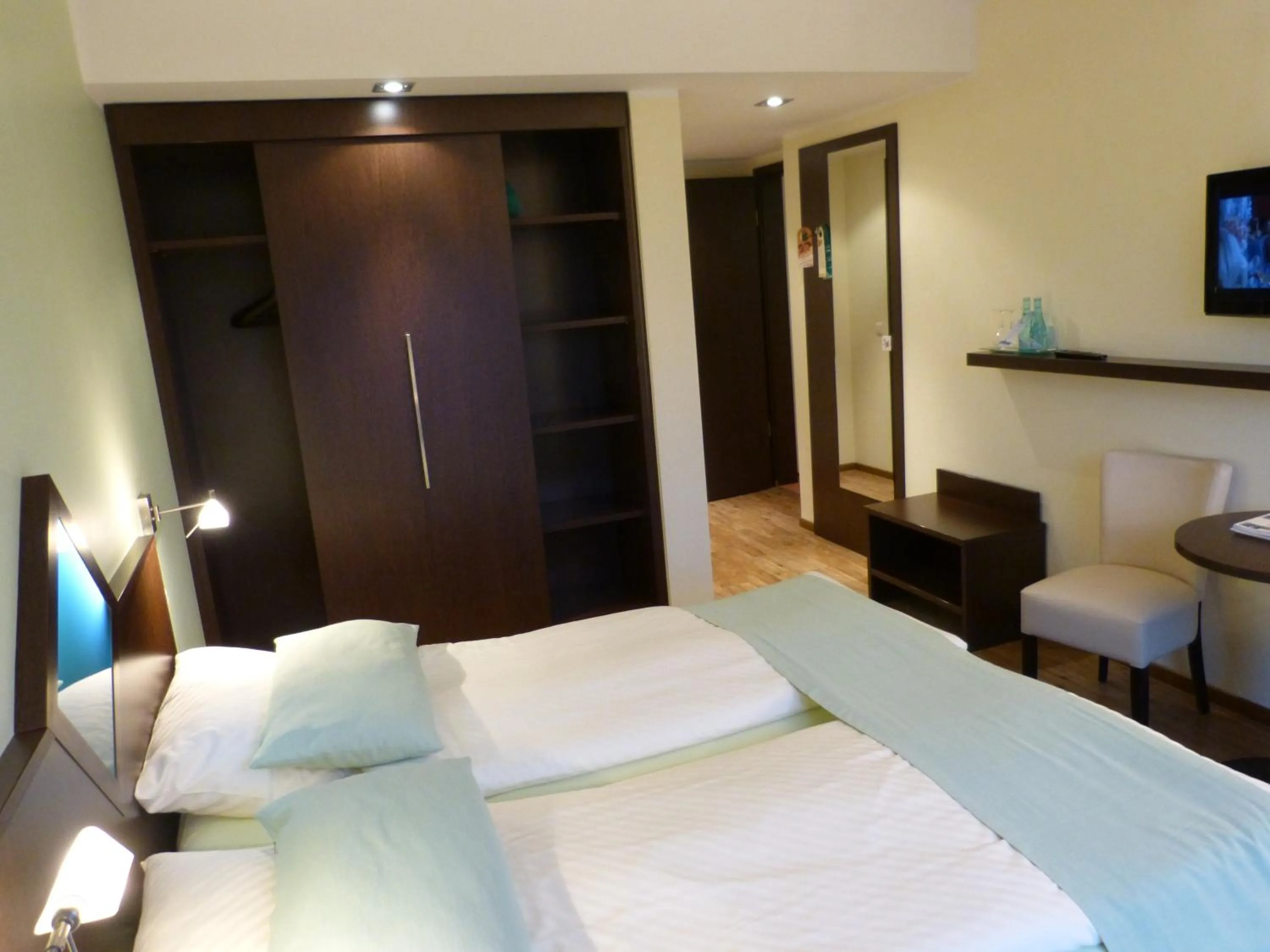 Photo of the whole room, Bed in Hotel Evering