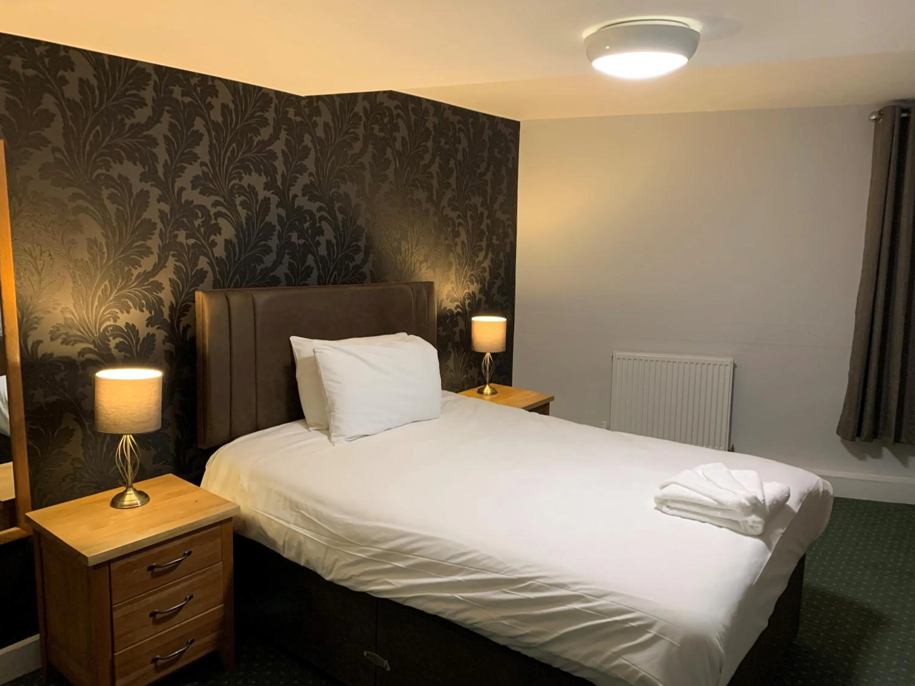 Bedroom, Bed in Castle Hotel