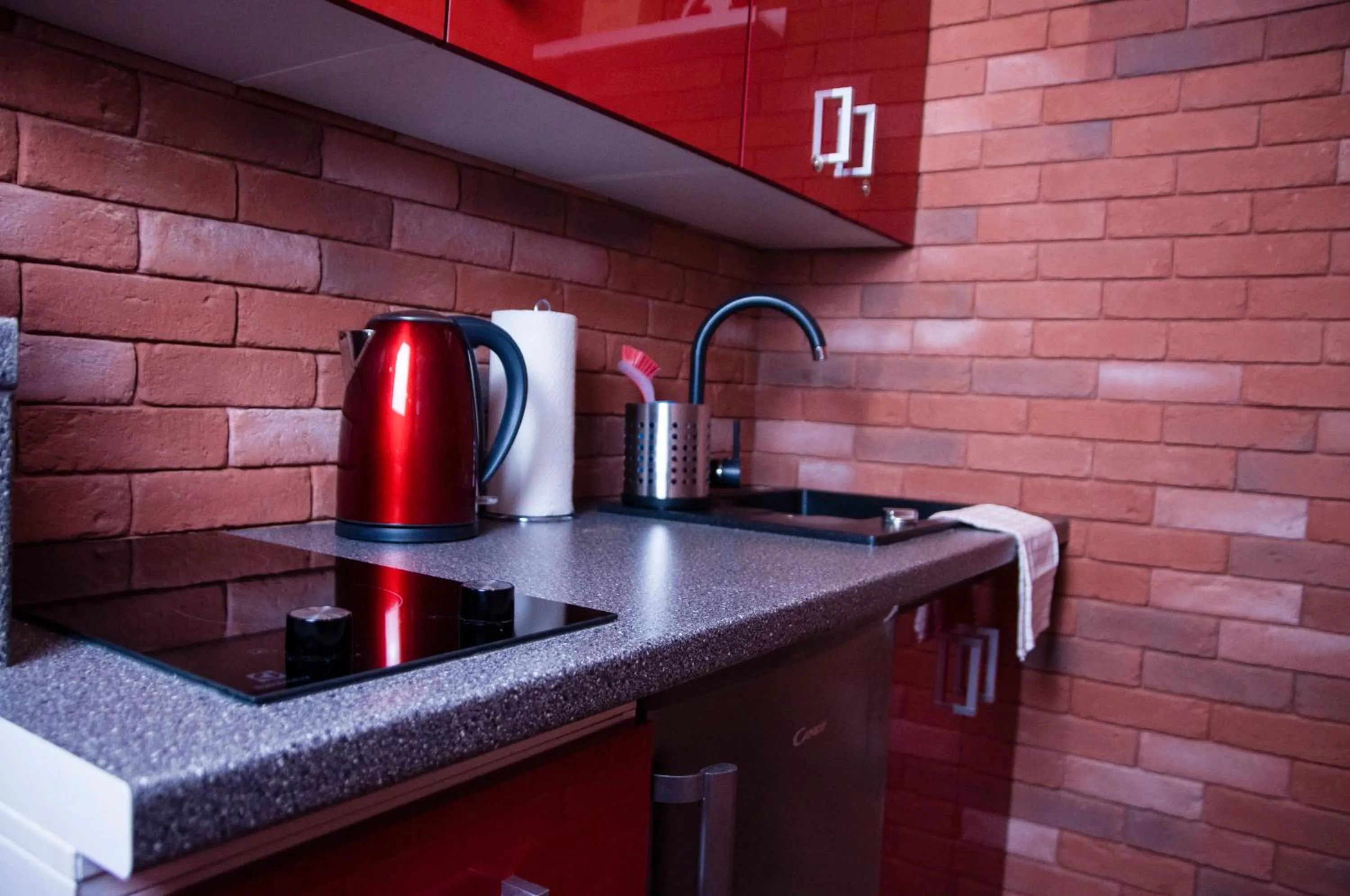 Kitchen or kitchenette in Jacuzzi Apartment Red