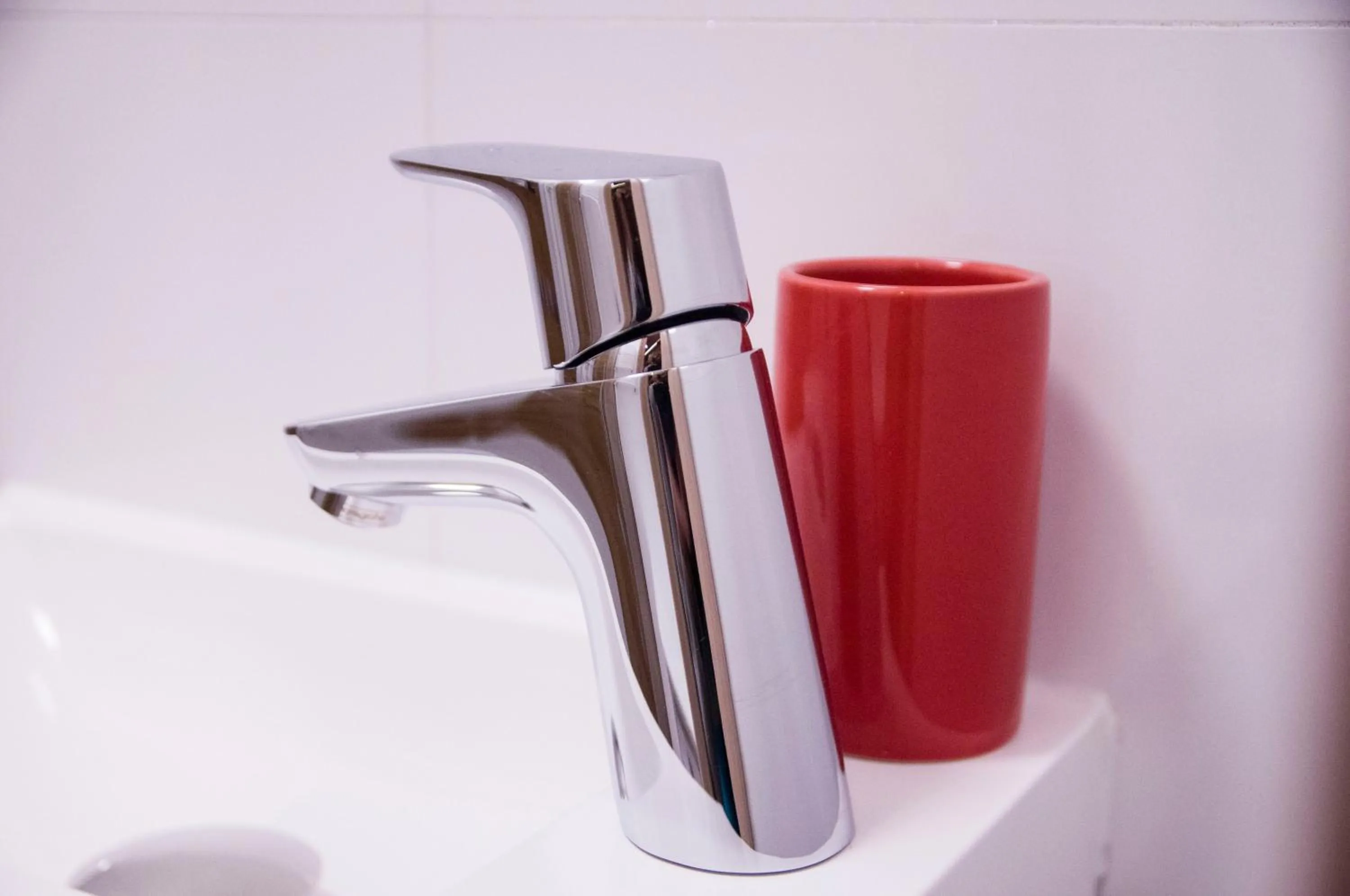 Decorative detail in Jacuzzi Apartment Red