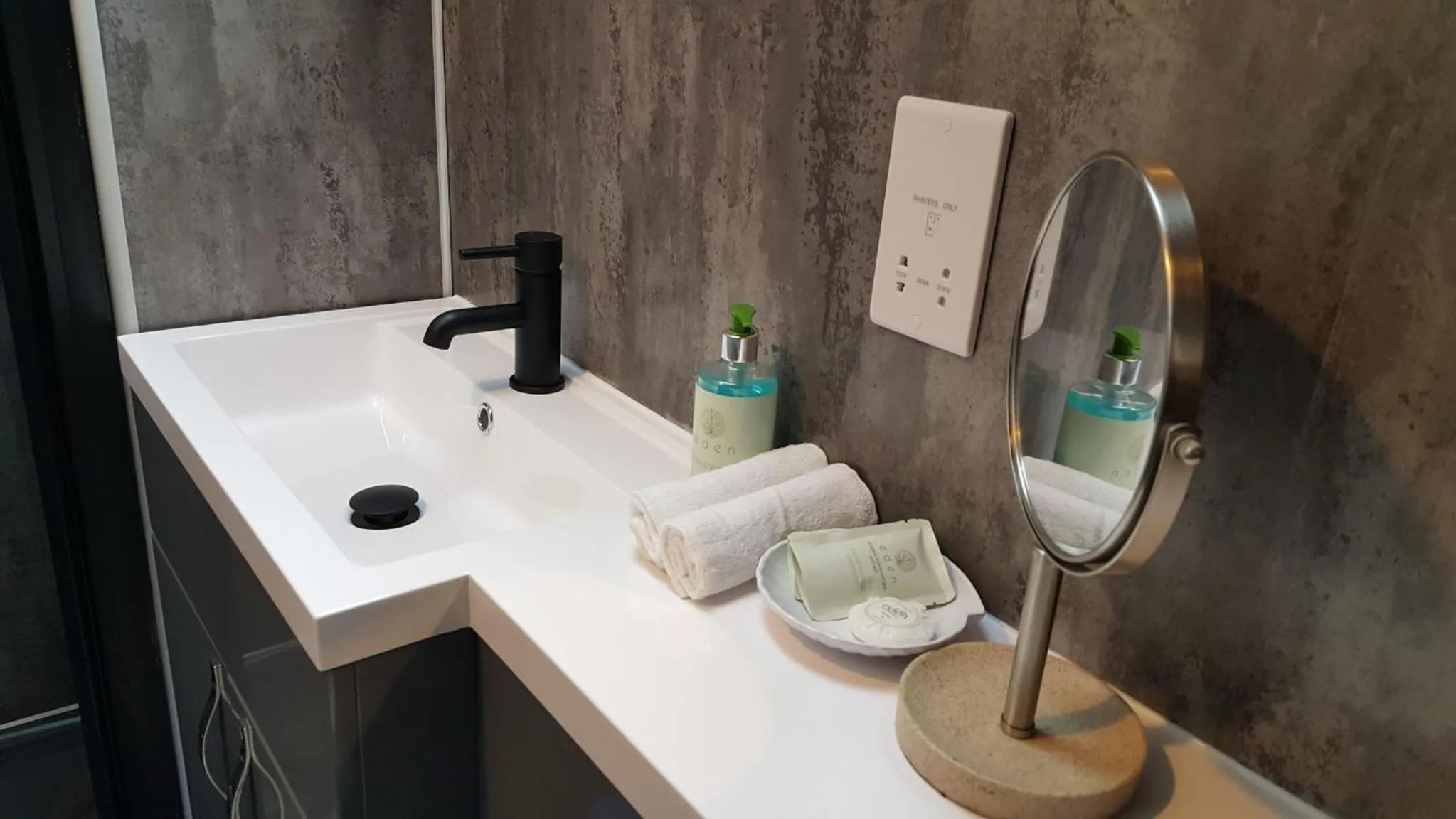 Shower in Grenitote B&B