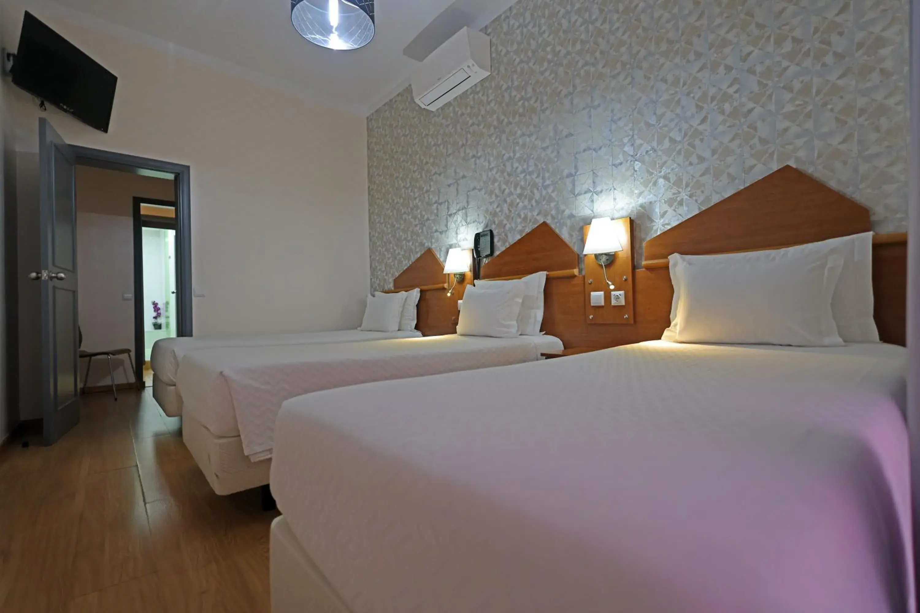 Family Suite (5 Adults) in Pensao Praca Da Figueira Family Suite (5 Adults) in Pensao Praca Da Figueira