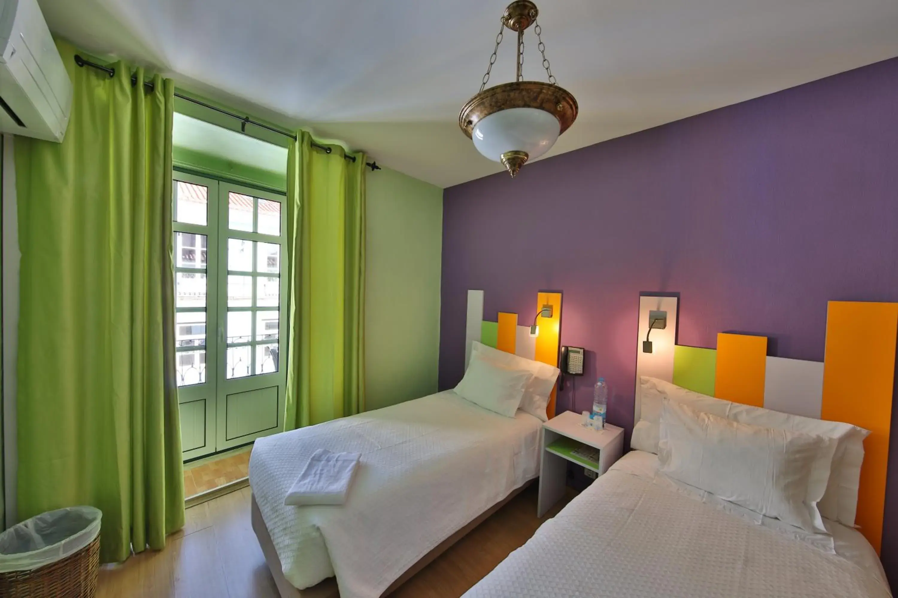 Twin Room with Shared Bathroom in Pensao Praca Da Figueira Twin Room with Shared Bathroom in Pensao Praca Da Figueira