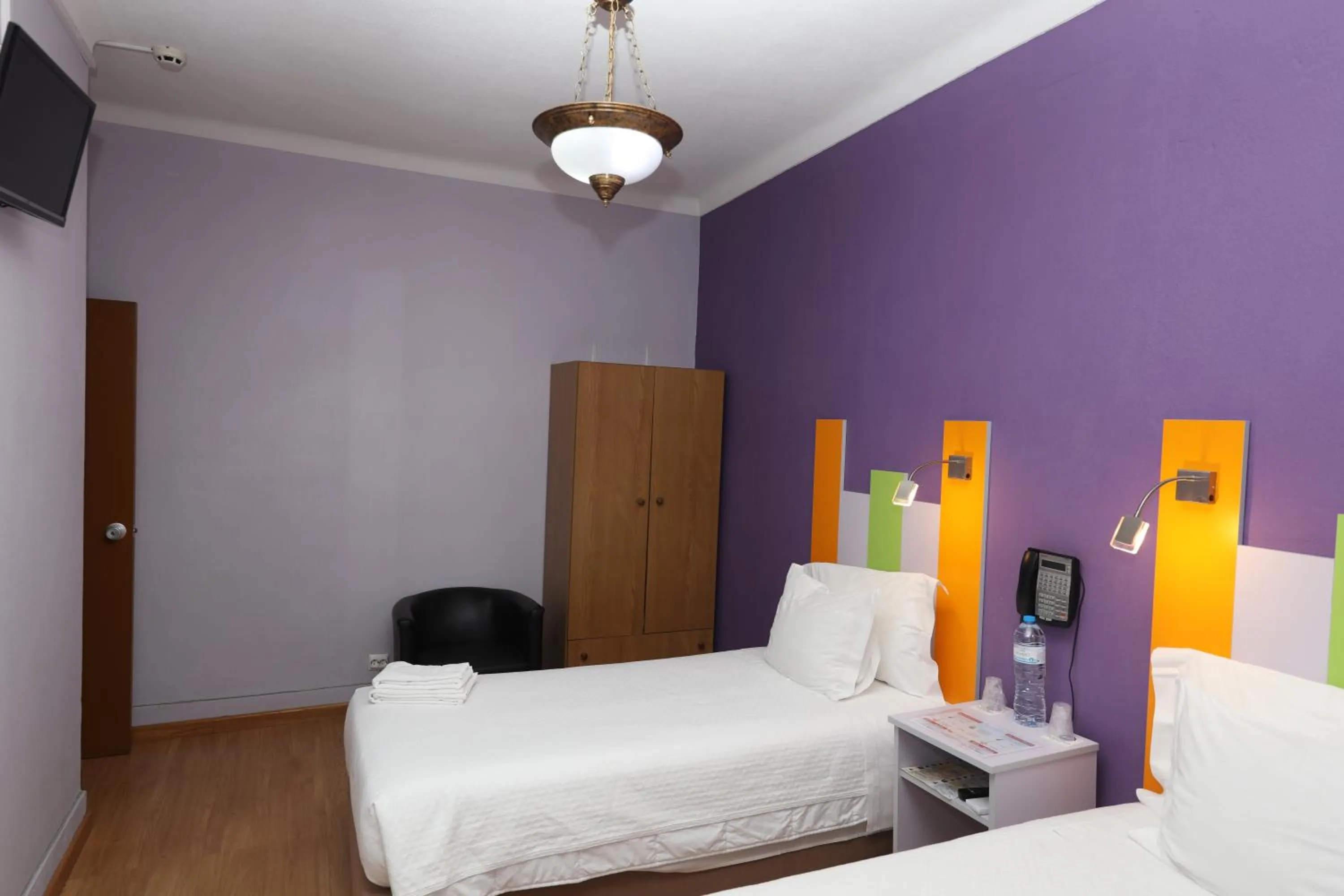 Bedroom, Bed in Pensao Praca Da Figueira