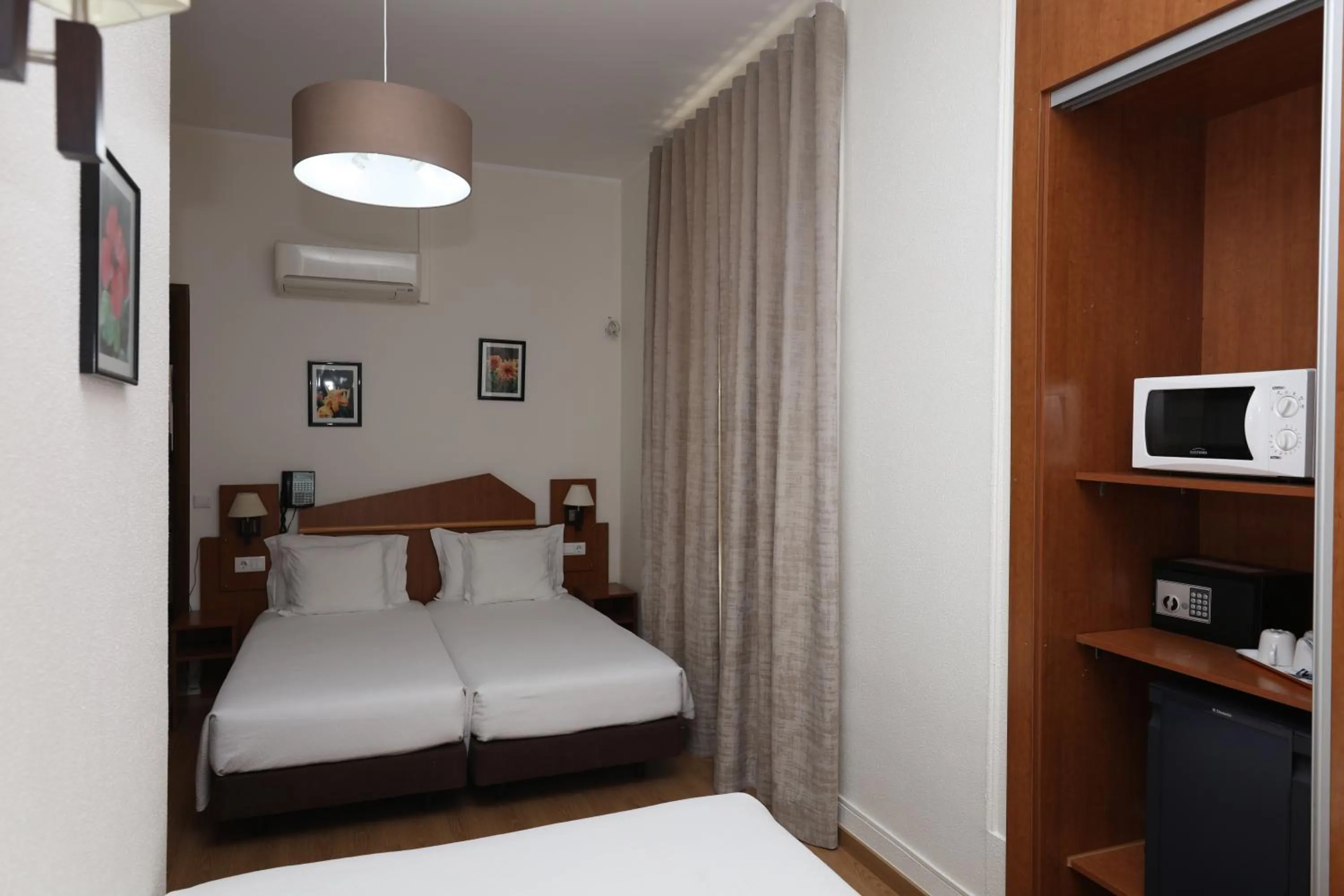 Bedroom, Bed in Pensao Praca Da Figueira