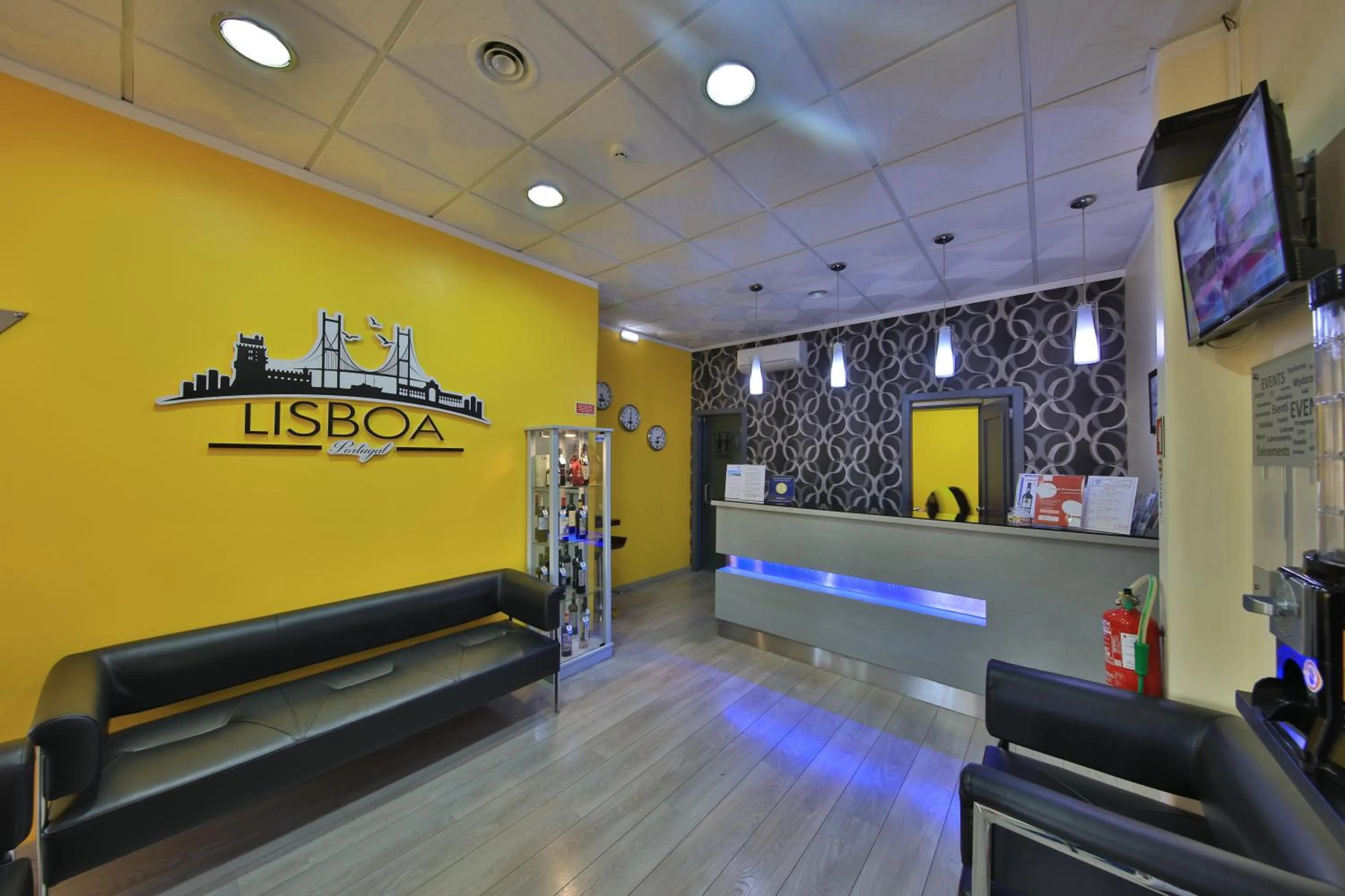 Communal lounge/ TV room in Pensao Praca Da Figueira