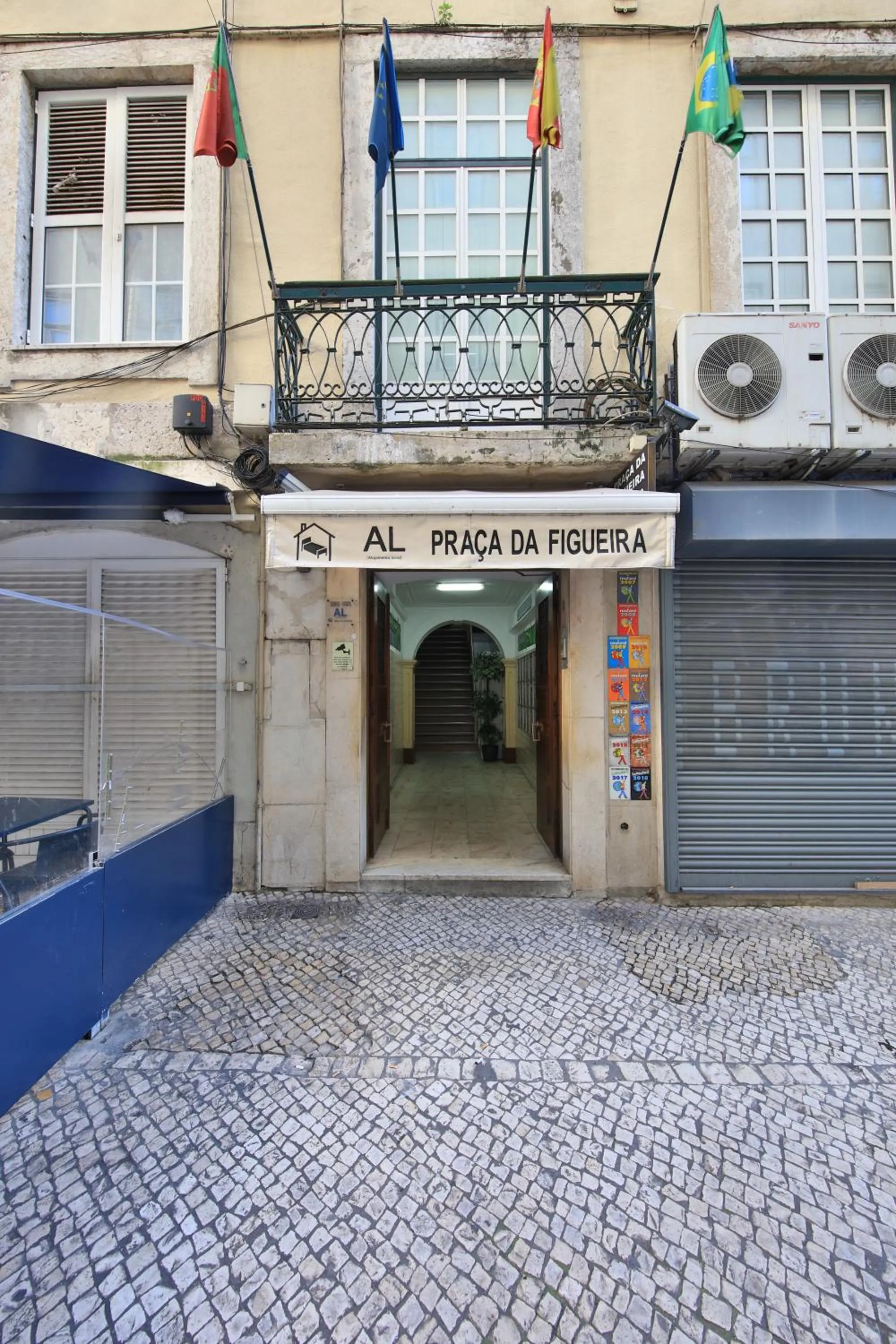 Facade/entrance in Pensao Praca Da Figueira