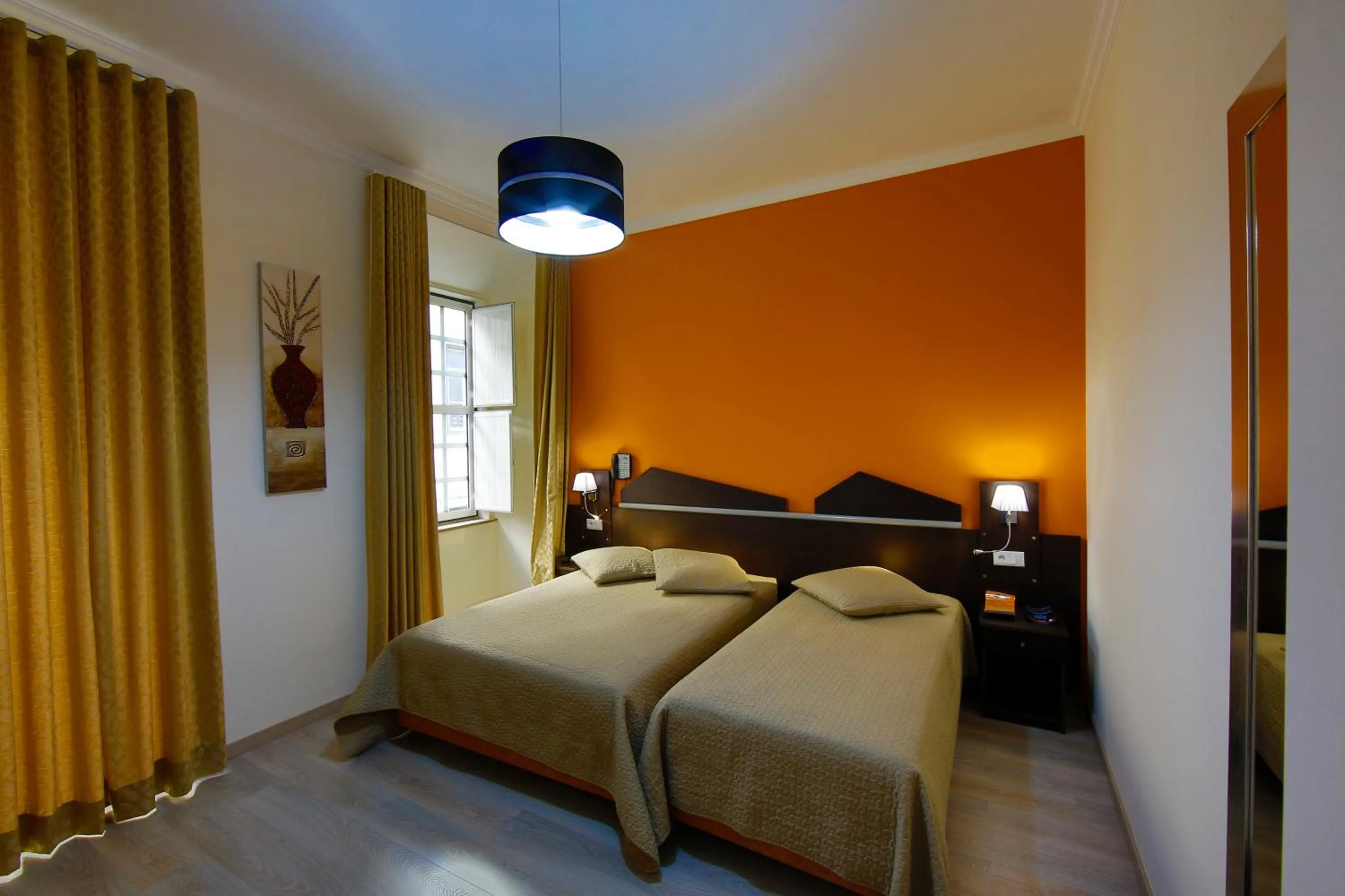 Bedroom, Bed in Pensao Praca Da Figueira