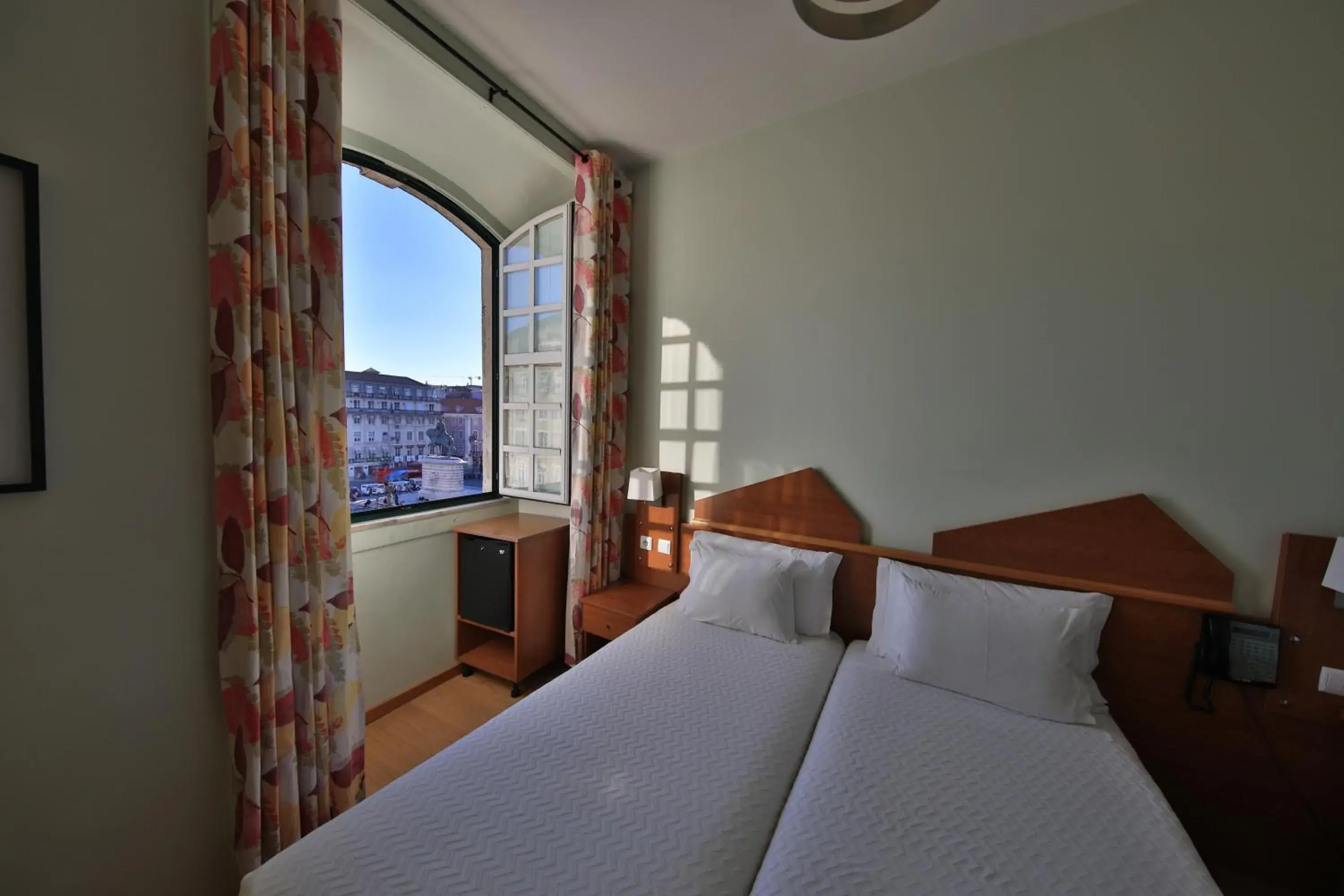 Double or Twin Room with Private Bathroom in Pensao Praca Da Figueira Double or Twin Room with Private Bathroom in Pensao Praca Da Figueira