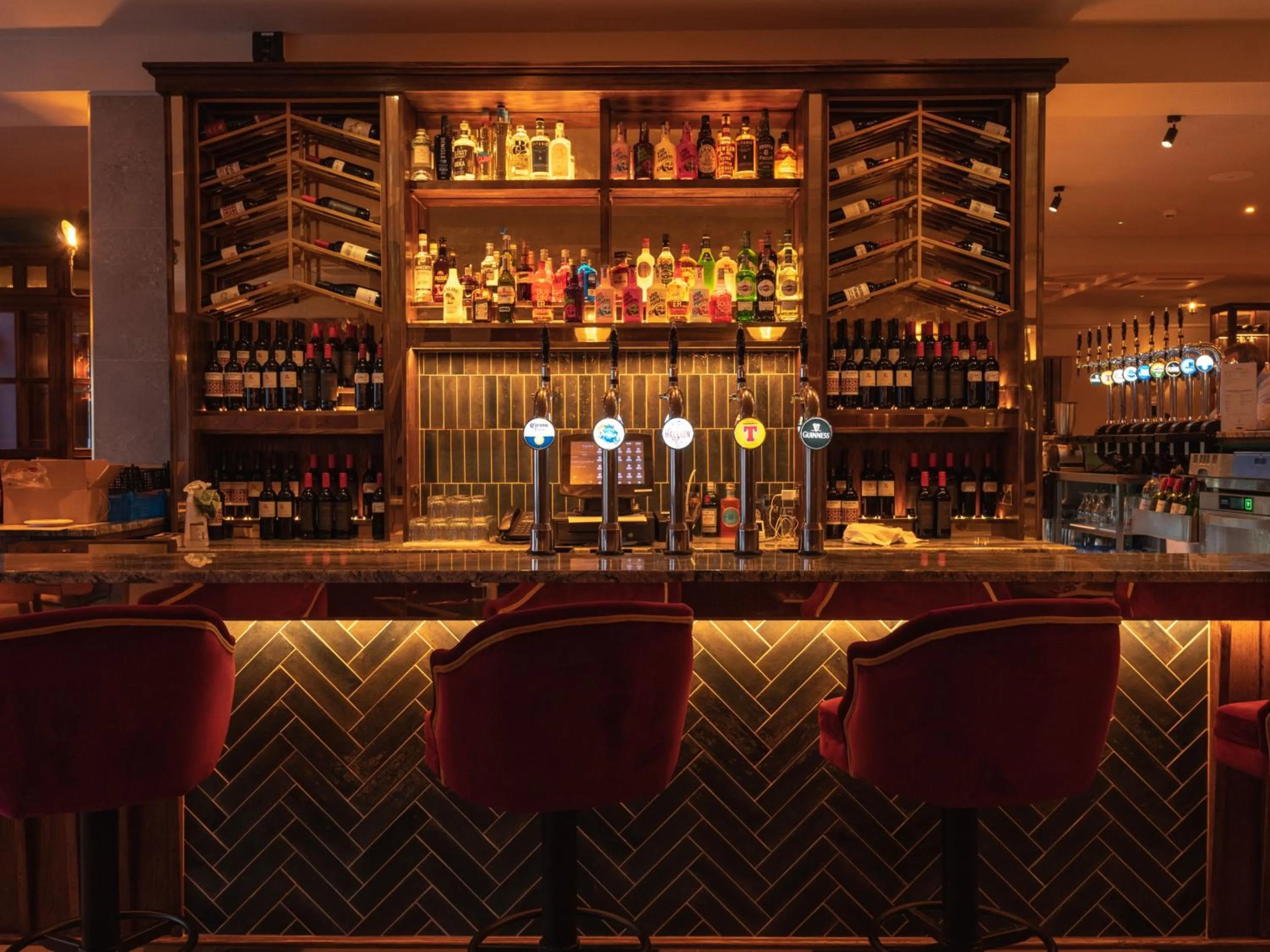 Restaurant/places to eat in Seagoe Hotel