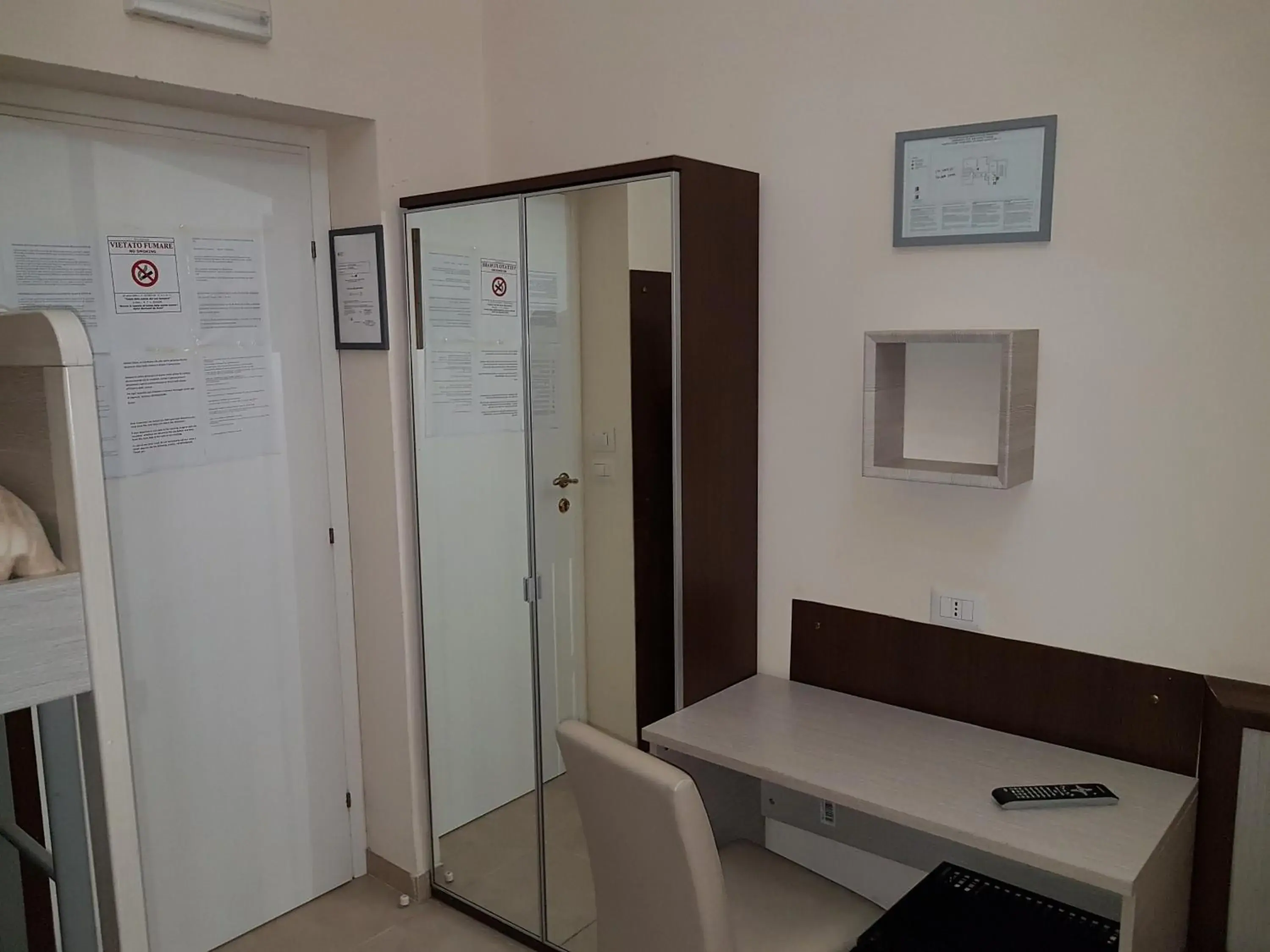 Photo of the whole room in Evergreen Photo of the whole room in Evergreen