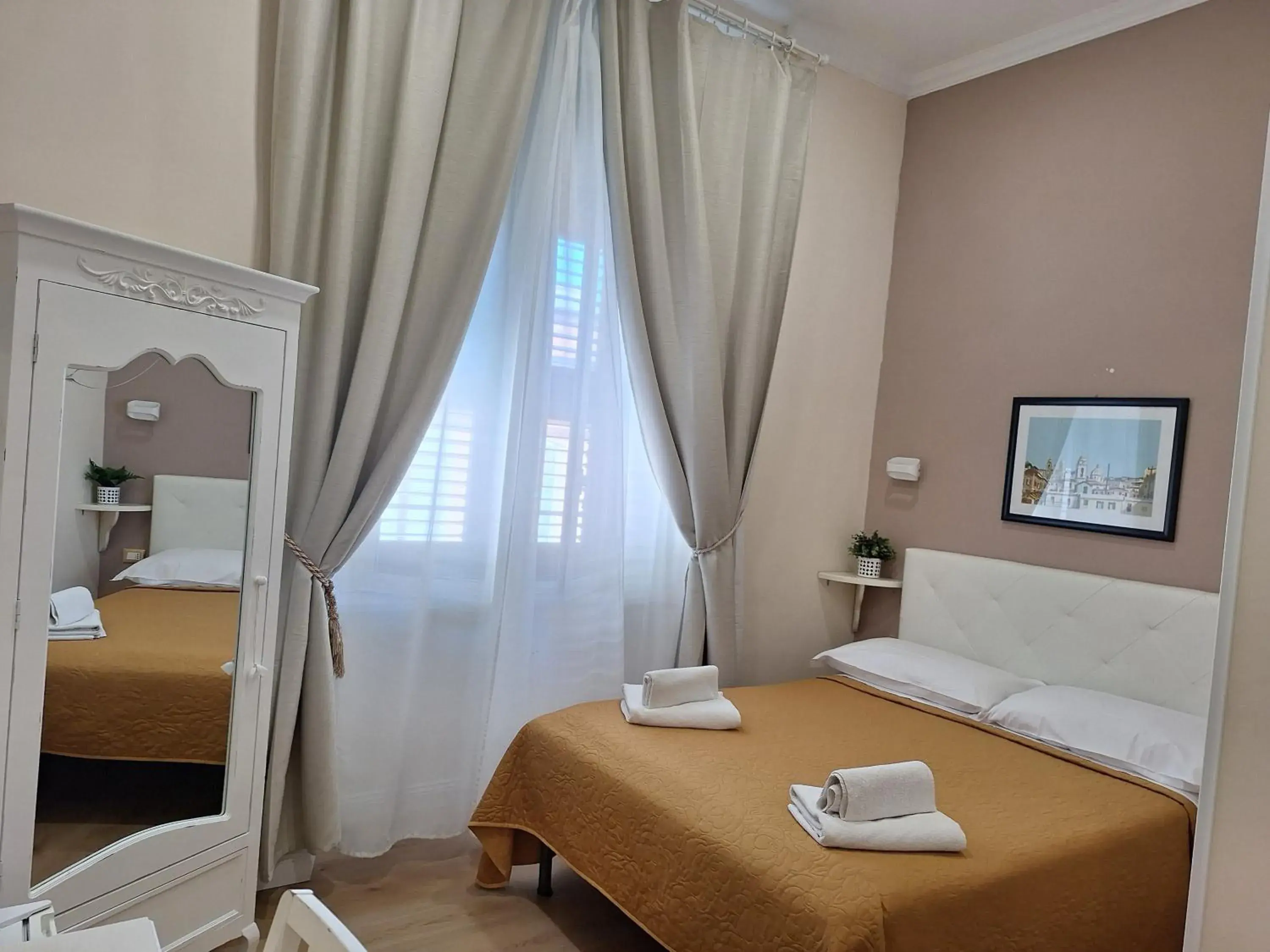 Photo of the whole room, Bed in Evergreen Photo of the whole room, Bed in Evergreen