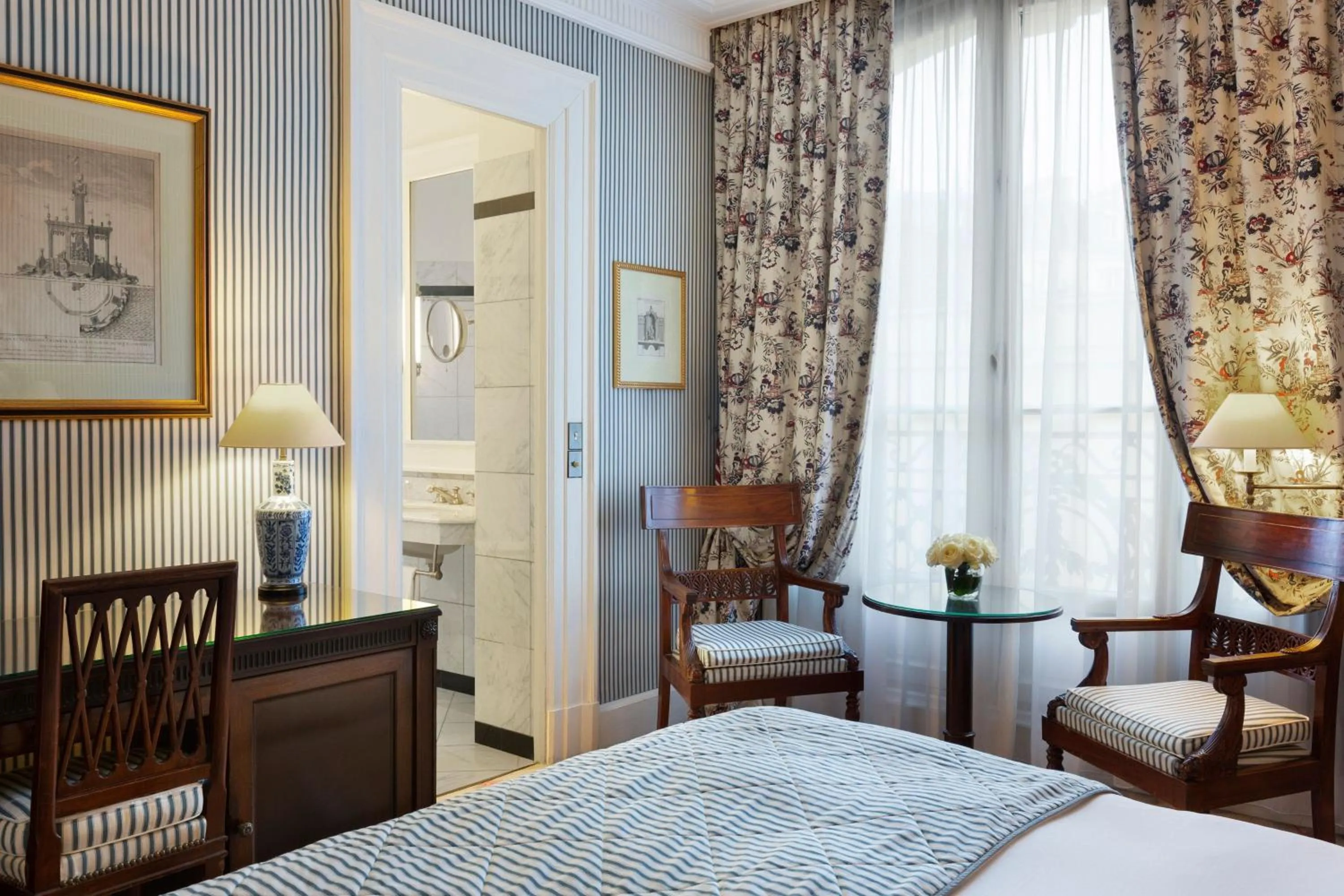 Photo of the whole room, Bed in Le Dokhan's Paris Arc de Triomphe, a Tribute Portfolio Hotel
