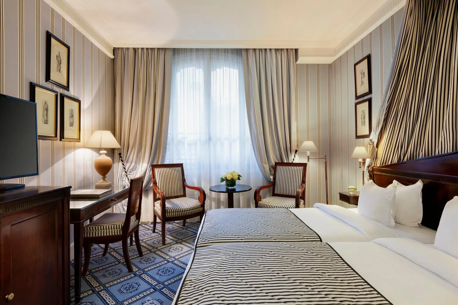 Bedroom, Bed in Le Dokhan's Paris Arc de Triomphe, a Tribute Portfolio Hotel