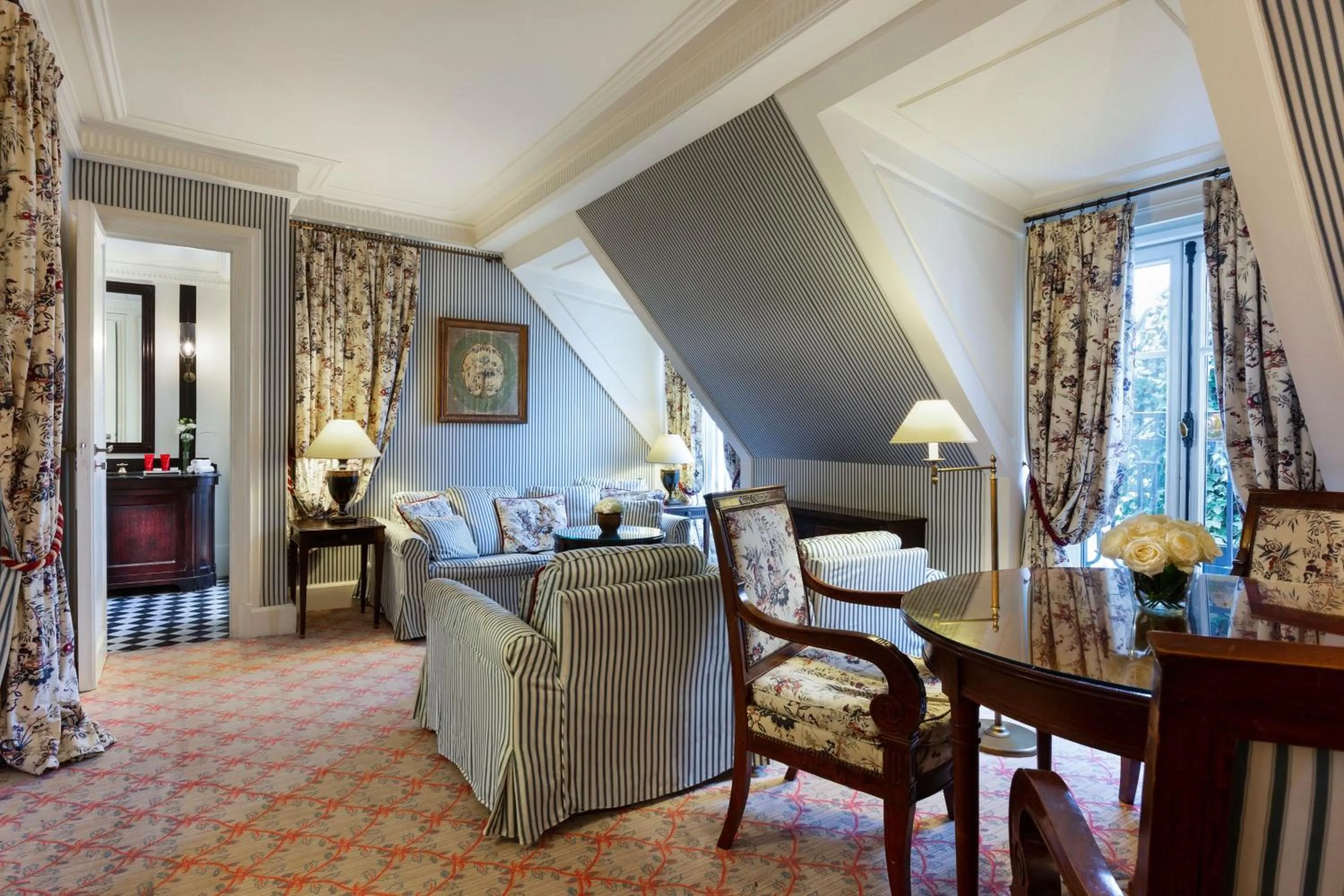 Photo of the whole room in Le Dokhan's Paris Arc de Triomphe, a Tribute Portfolio Hotel