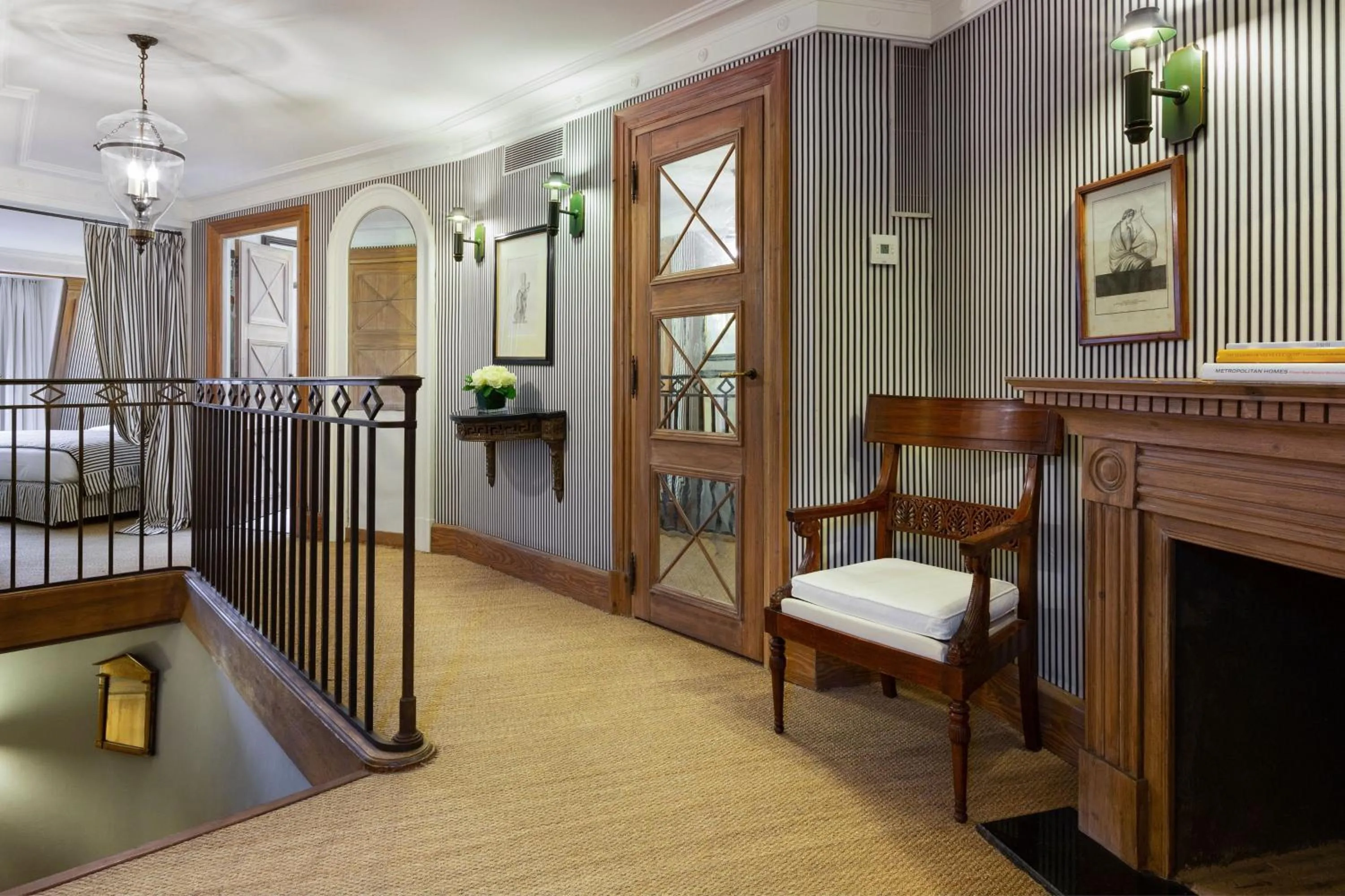 Photo of the whole room in Le Dokhan's Paris Arc de Triomphe, a Tribute Portfolio Hotel