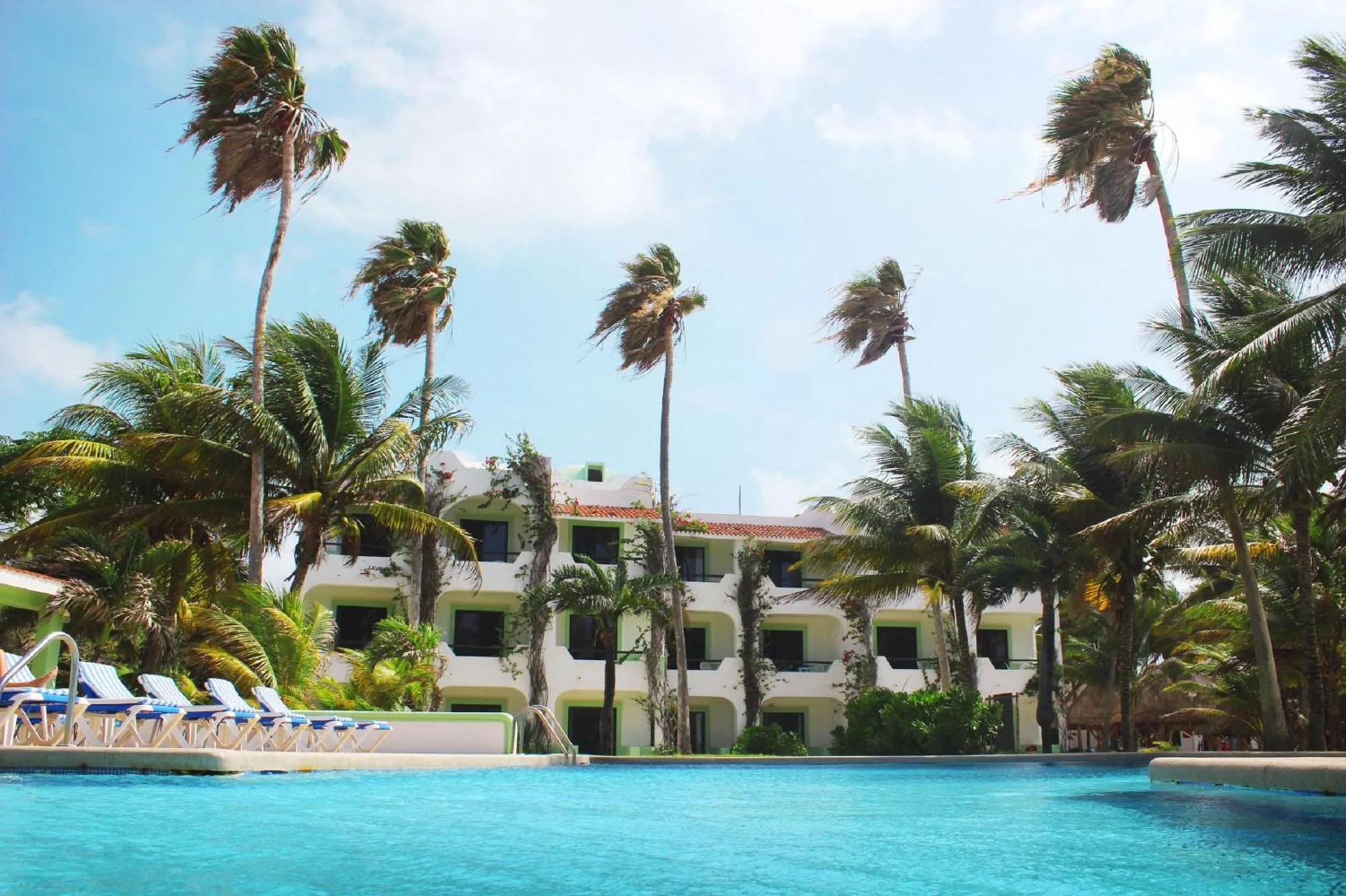 Pool view in Hotel Club Akumal Caribe