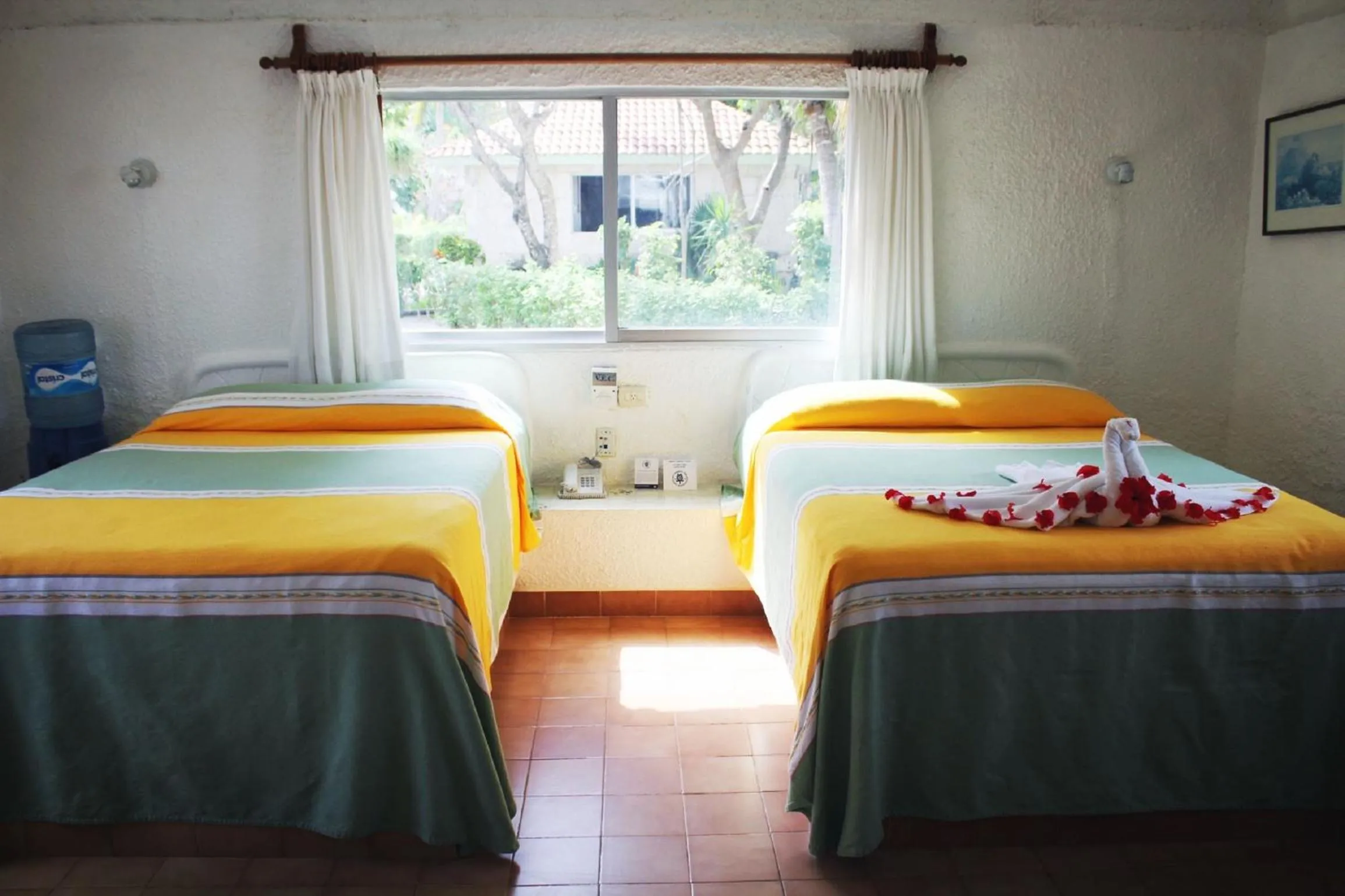 Photo of the whole room, Bed in Hotel Club Akumal Caribe