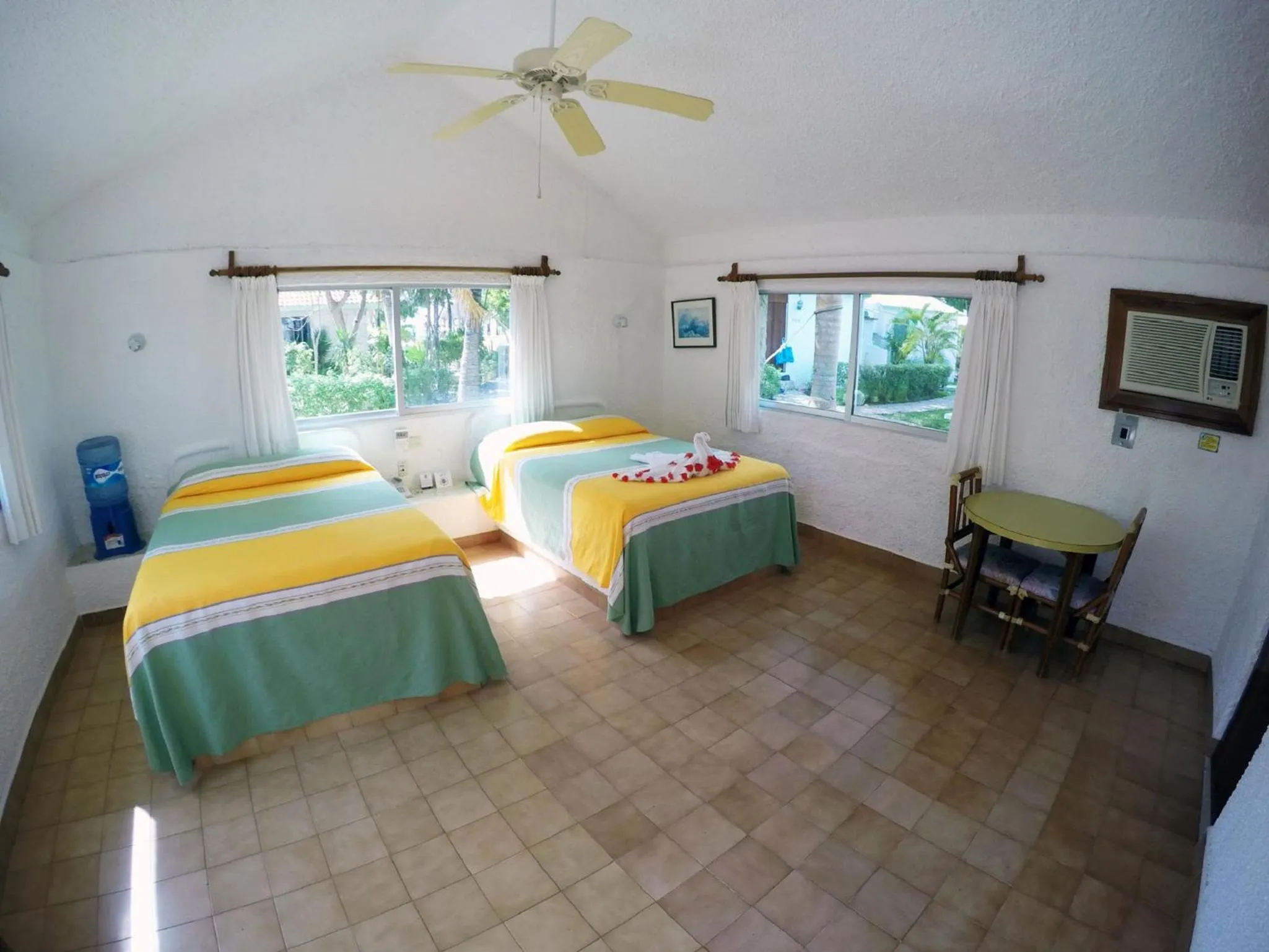 Photo of the whole room, Bed in Hotel Club Akumal Caribe