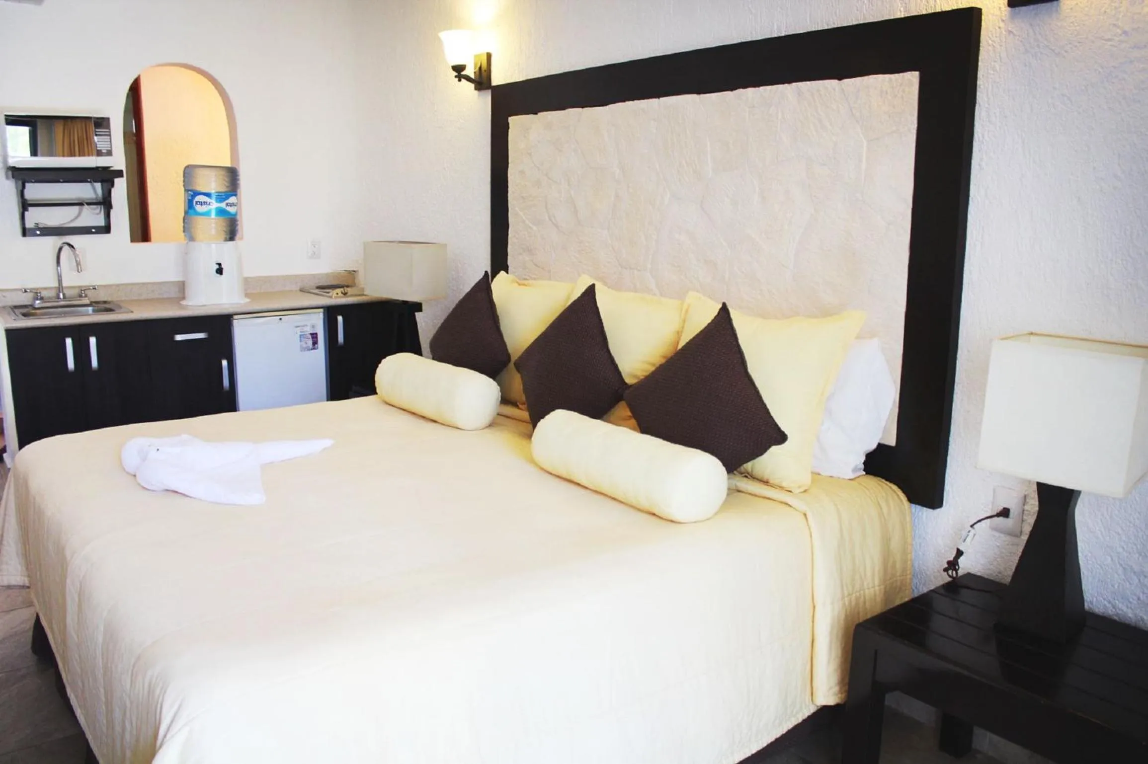 Photo of the whole room, Bed in Hotel Club Akumal Caribe