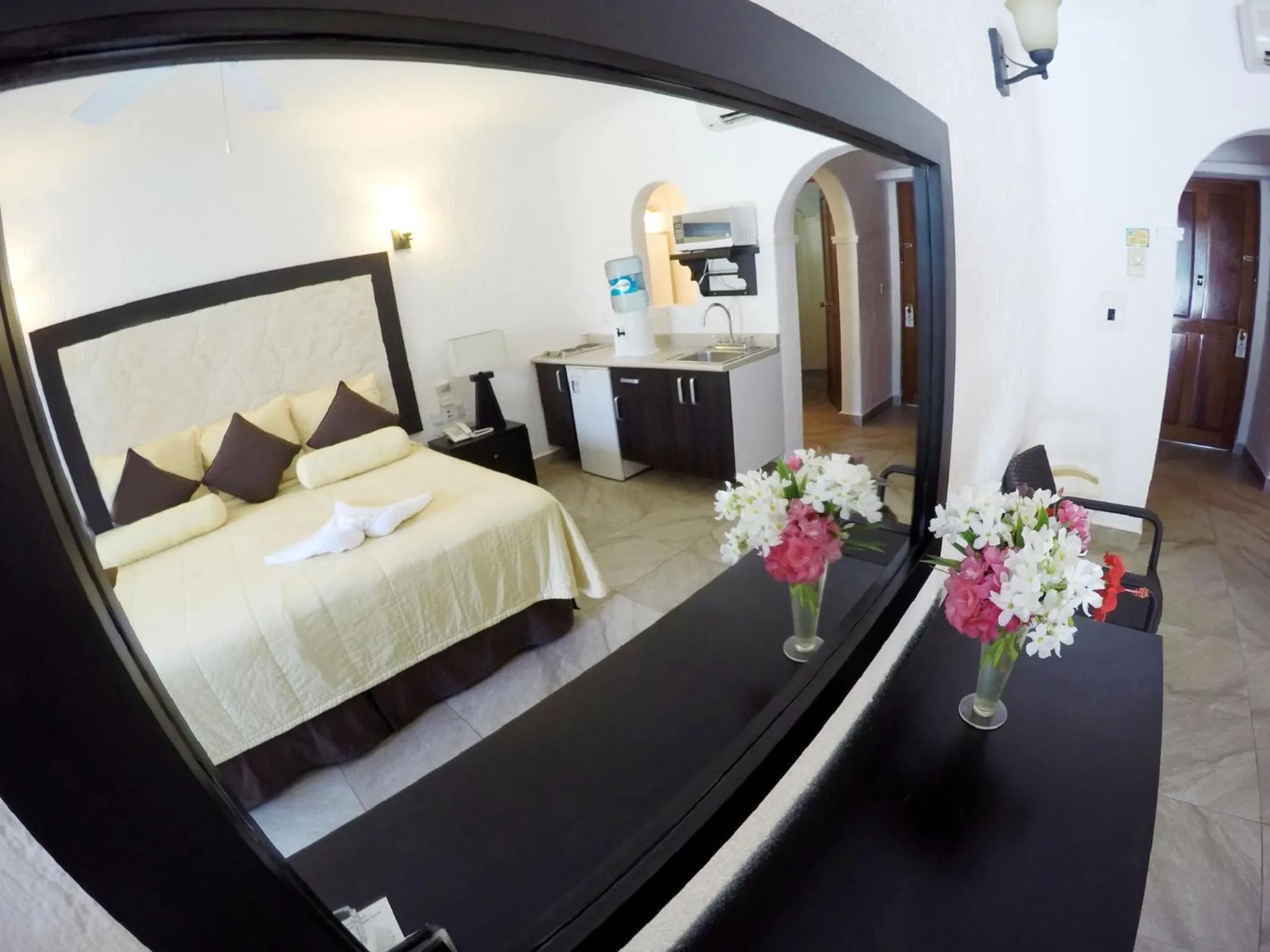 Photo of the whole room, Bed in Hotel Club Akumal Caribe