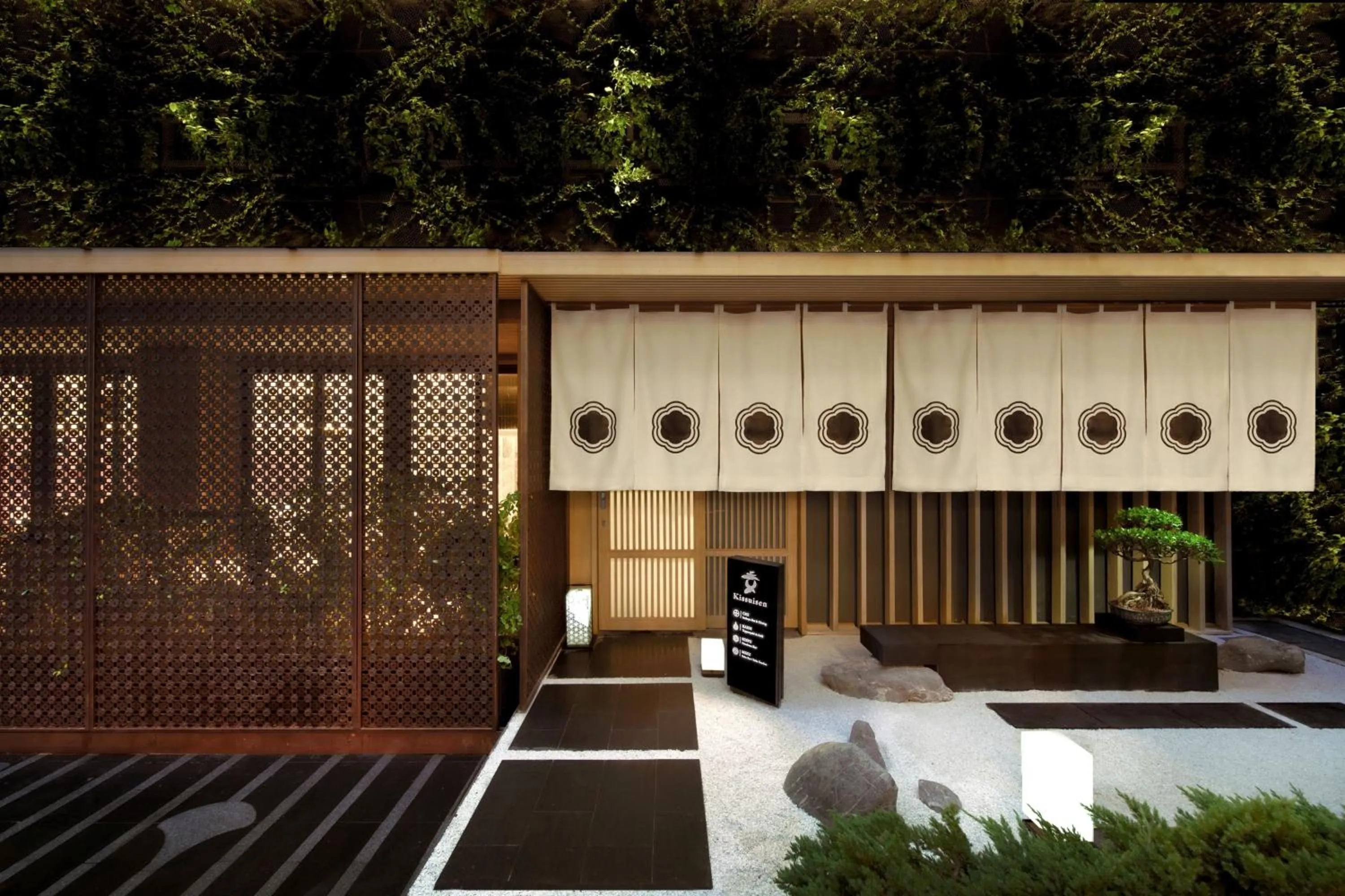 Restaurant/places to eat in Bangkok Marriott Hotel The Surawongse