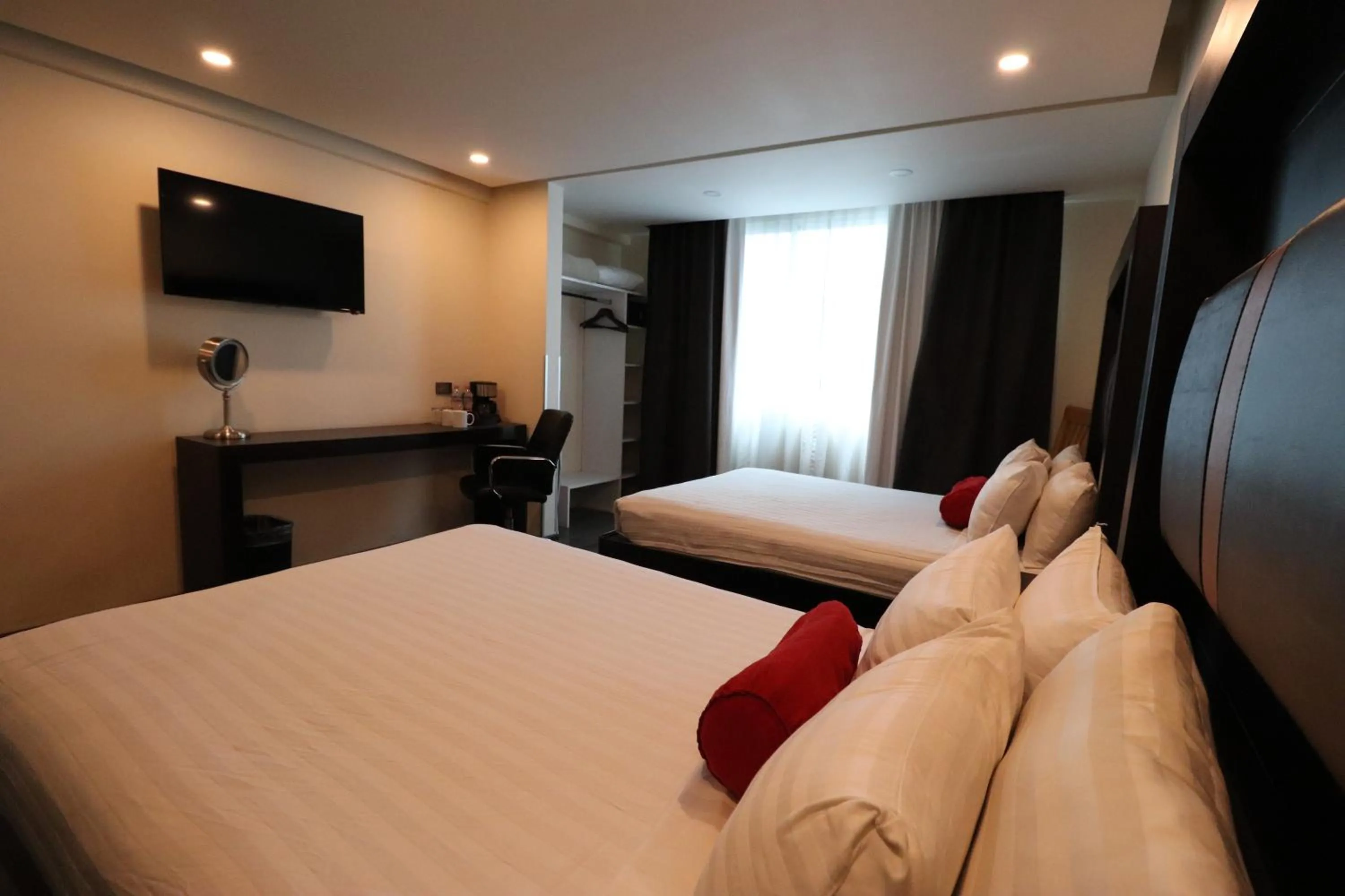 Bed in Best Western Plus Metepec & Suites