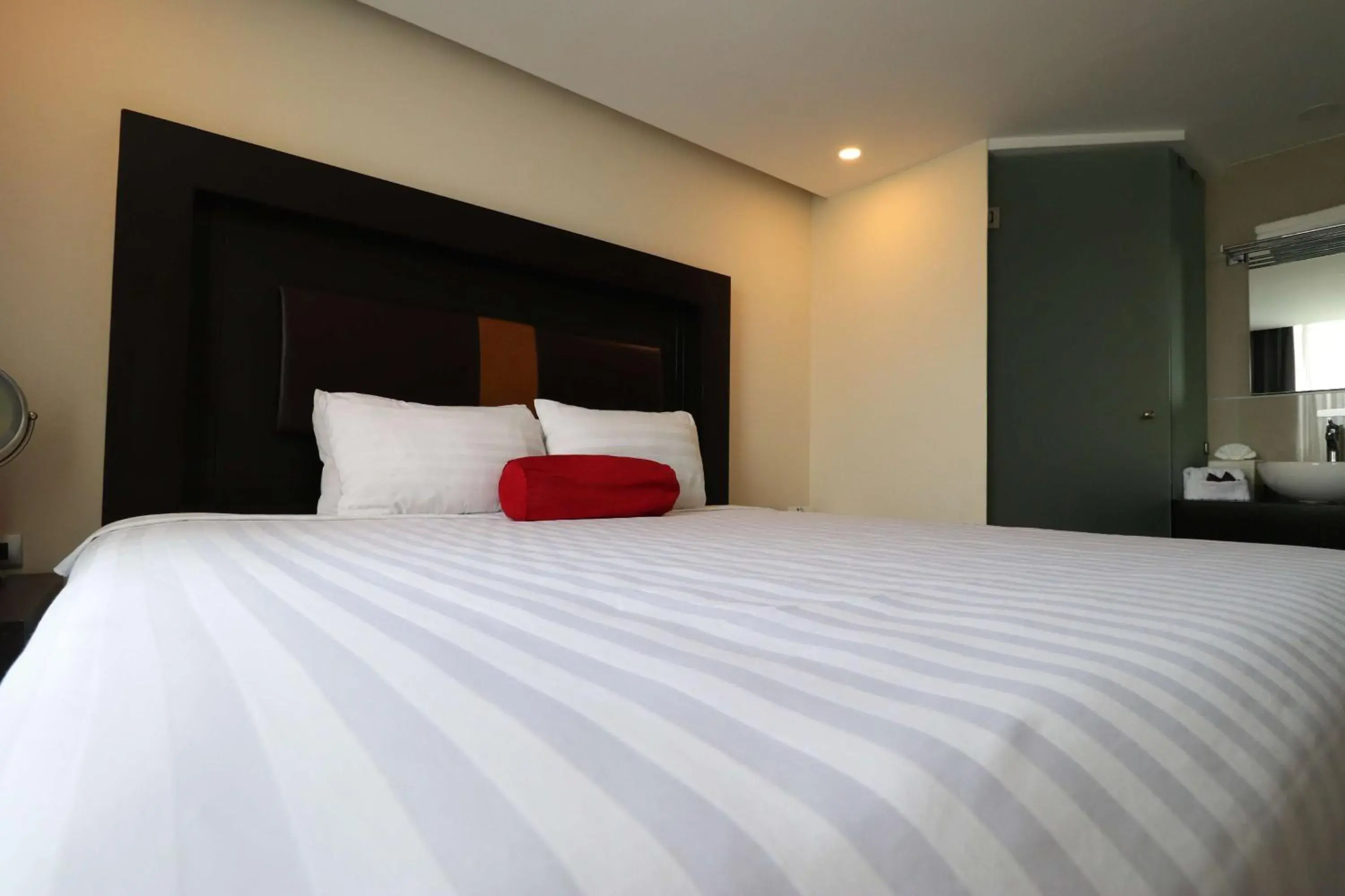 Bedroom, Bed in Best Western Plus Metepec & Suites Bedroom, Bed in Best Western Plus Metepec & Suites