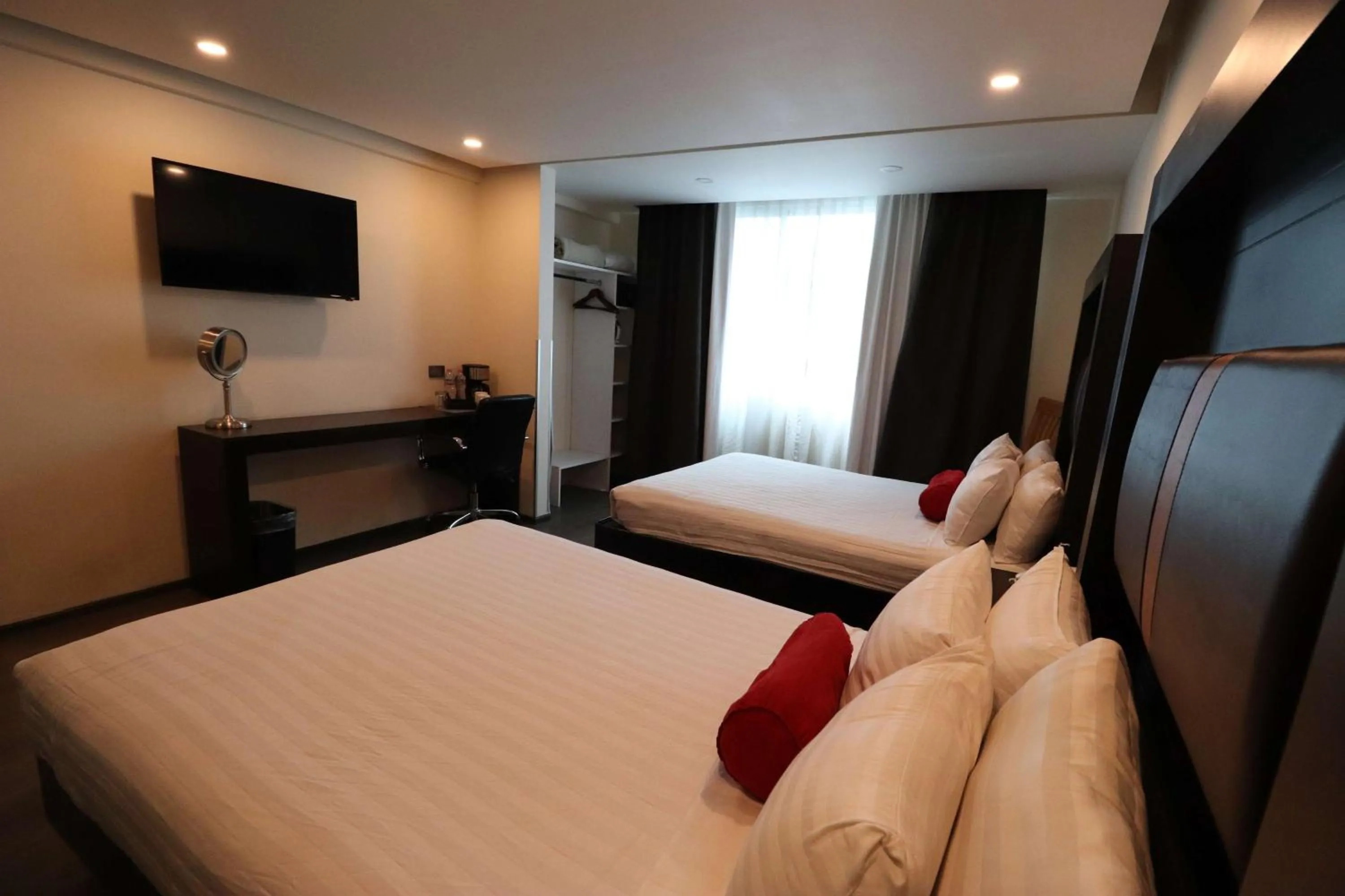 Bedroom, Bed in Best Western Plus Metepec & Suites