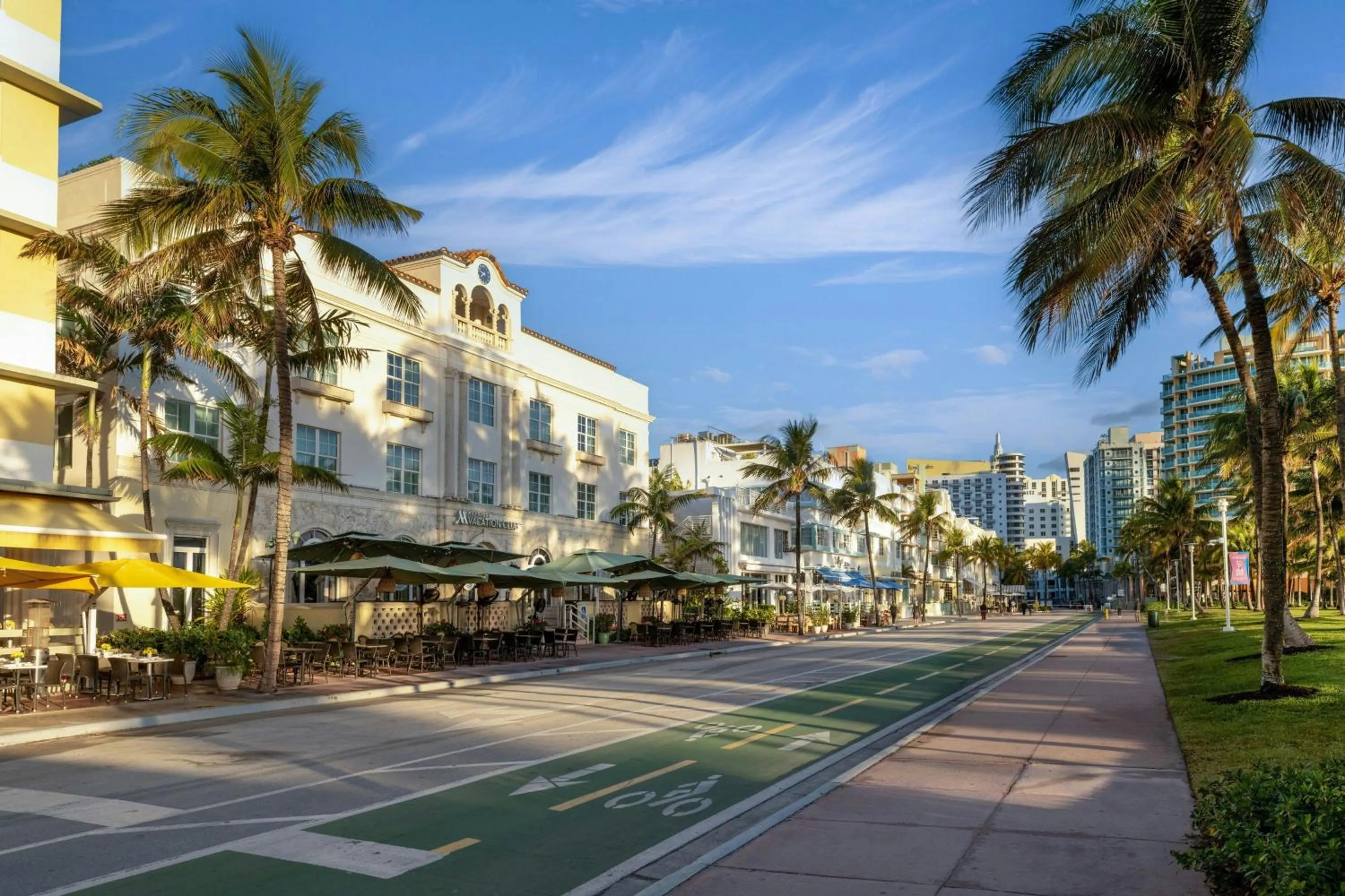 Property building in Marriott Vacation Club, South Beach