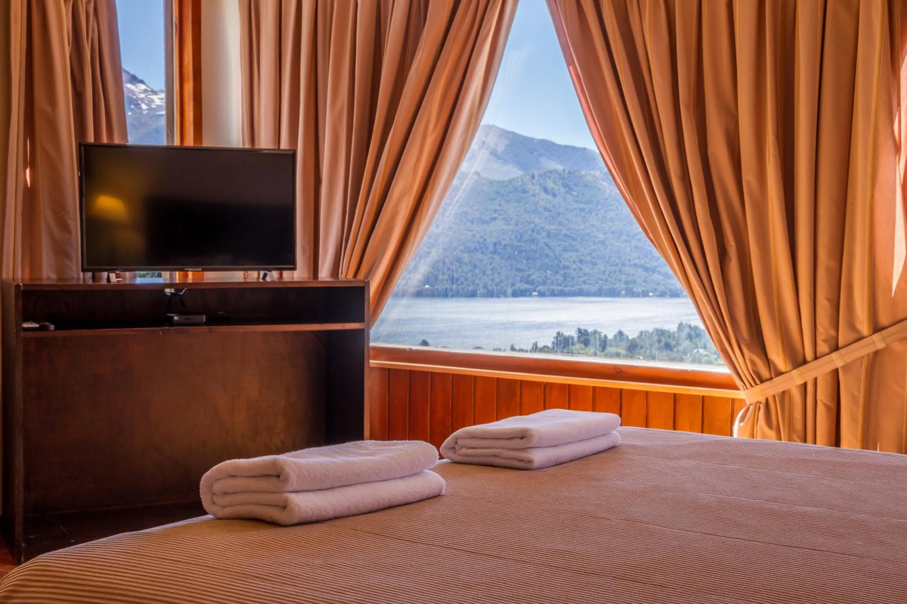 Photo of the whole room, Bed in Estancia Del Carmen Mountain Resort